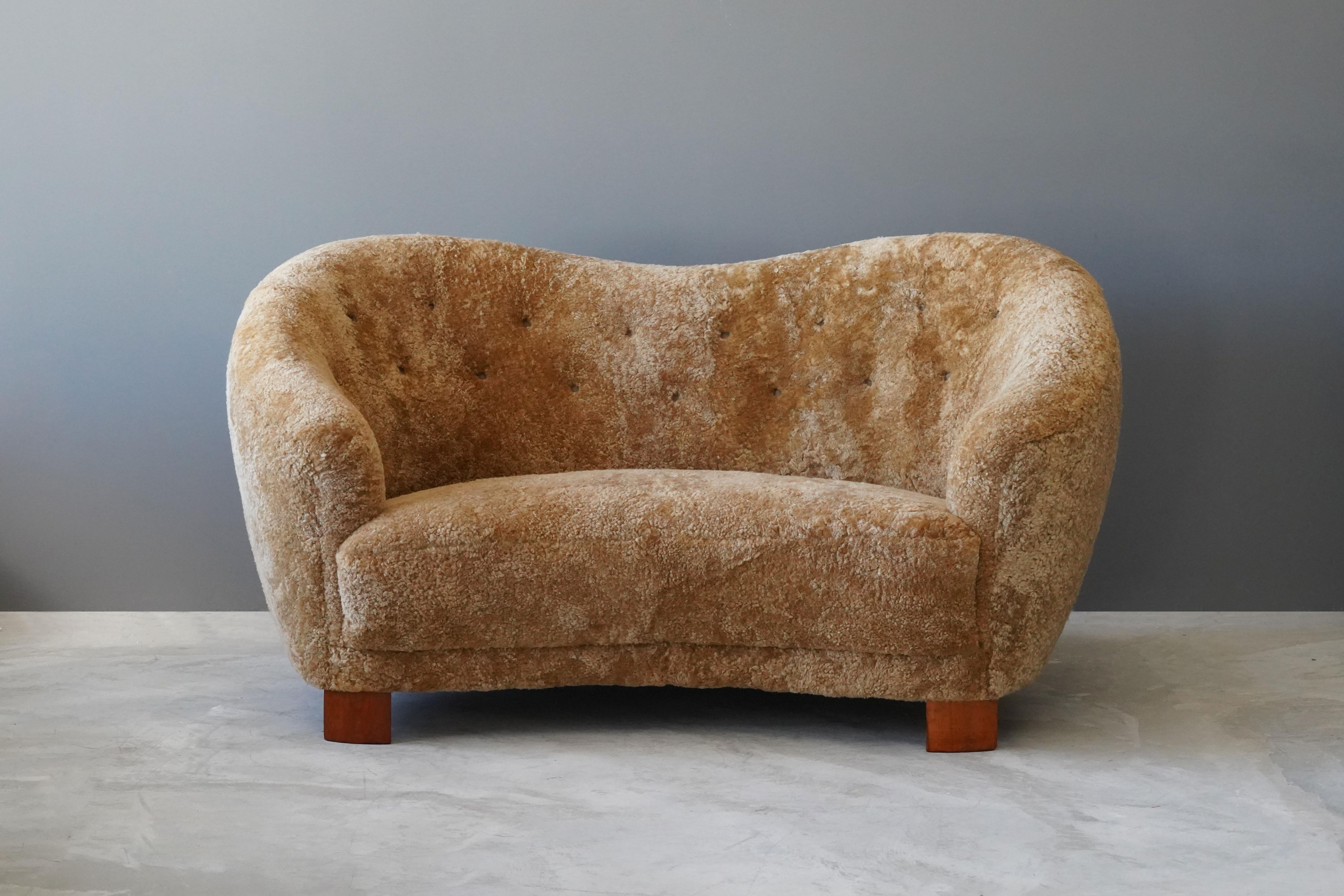 Danish Modernist Designer, Organic Sofa, Beige Sheepskin, Beech, 1940s In Good Condition In High Point, NC