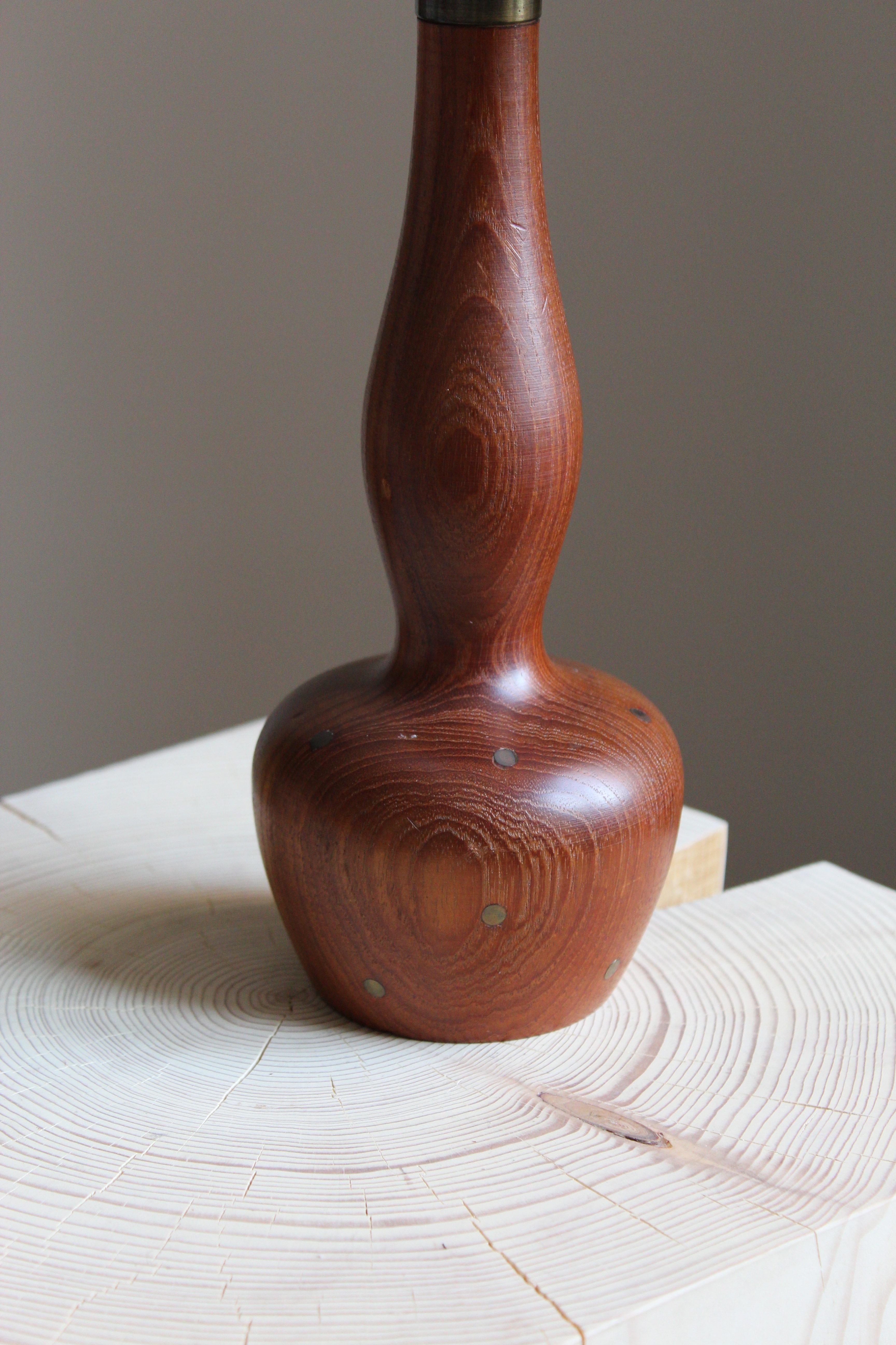 Danish Modernist Designer, Organic Table Lamp, Teak, Brass Inlays, Denmark 1950s In Good Condition In High Point, NC