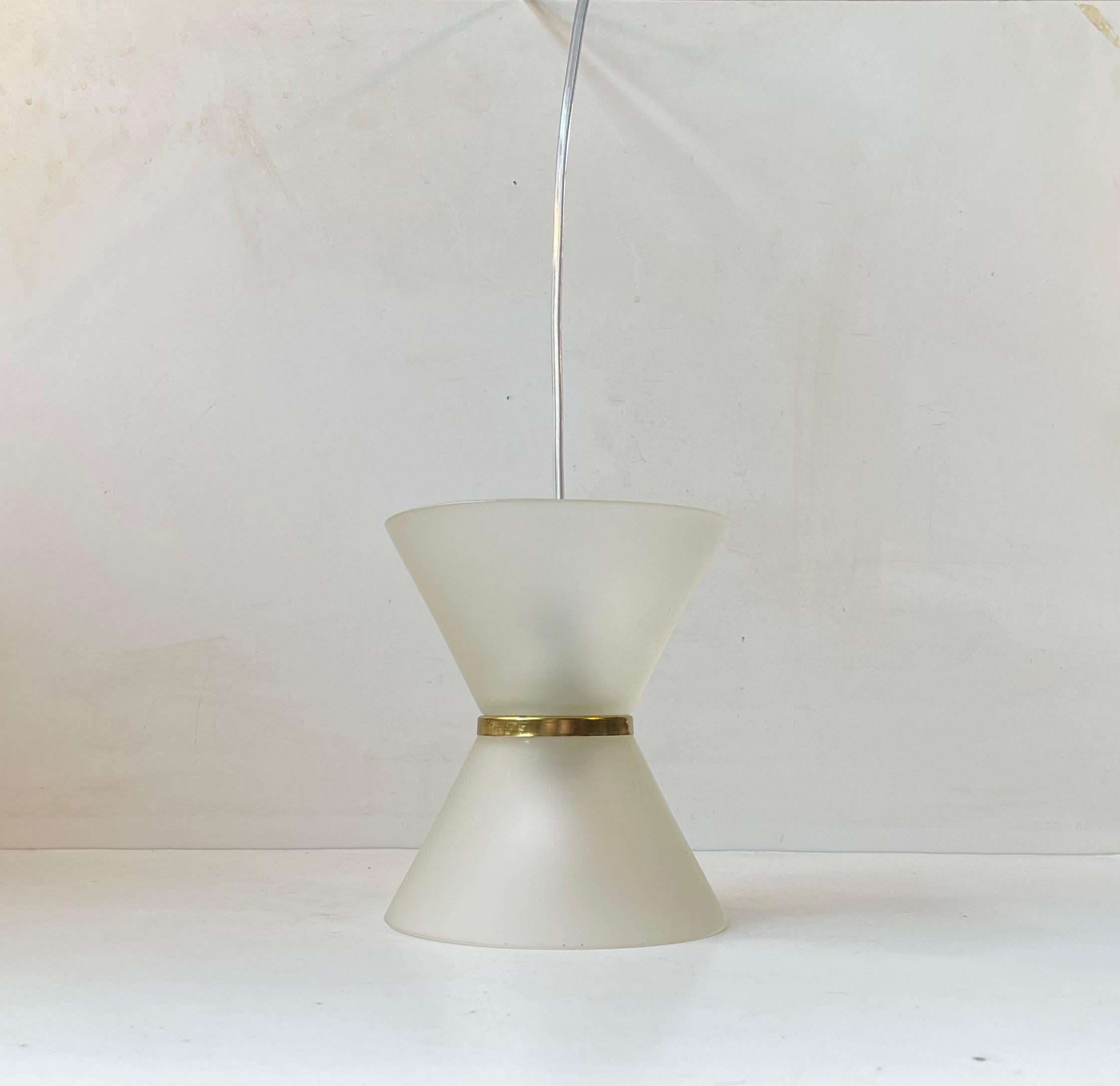 Small Diablo shaped Frosted glass hanging lamp. Anonymous danish maker/design - circa 1970-80. Measurements: H: 17 cm, Diameter: 14.5 cm. 3 meters new white wire installed and bulb included.

   