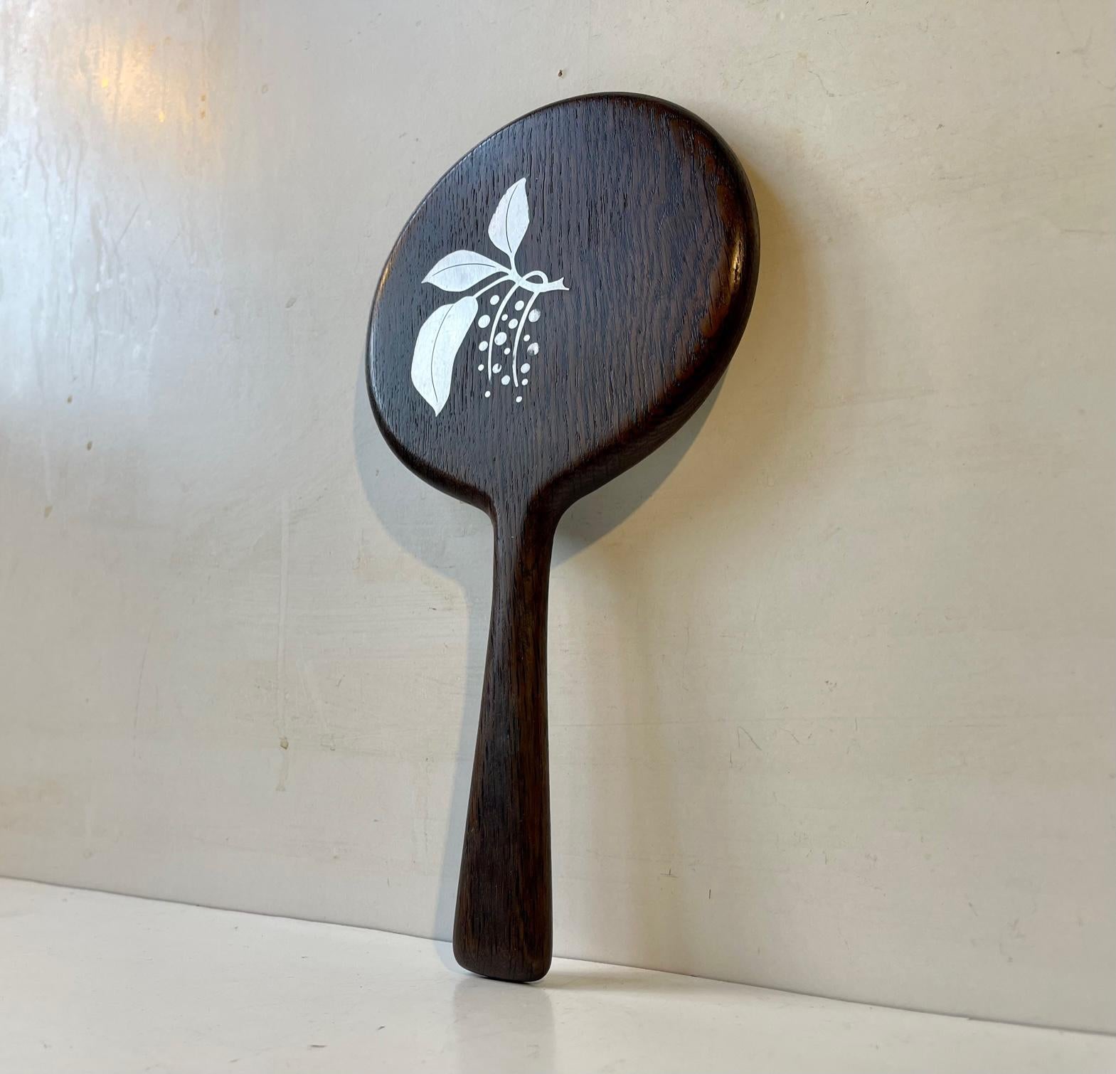 Metà XX secolo Specchio danese modernista a mano in argento sterling e Oak Oak di Axel Salomonsen in vendita