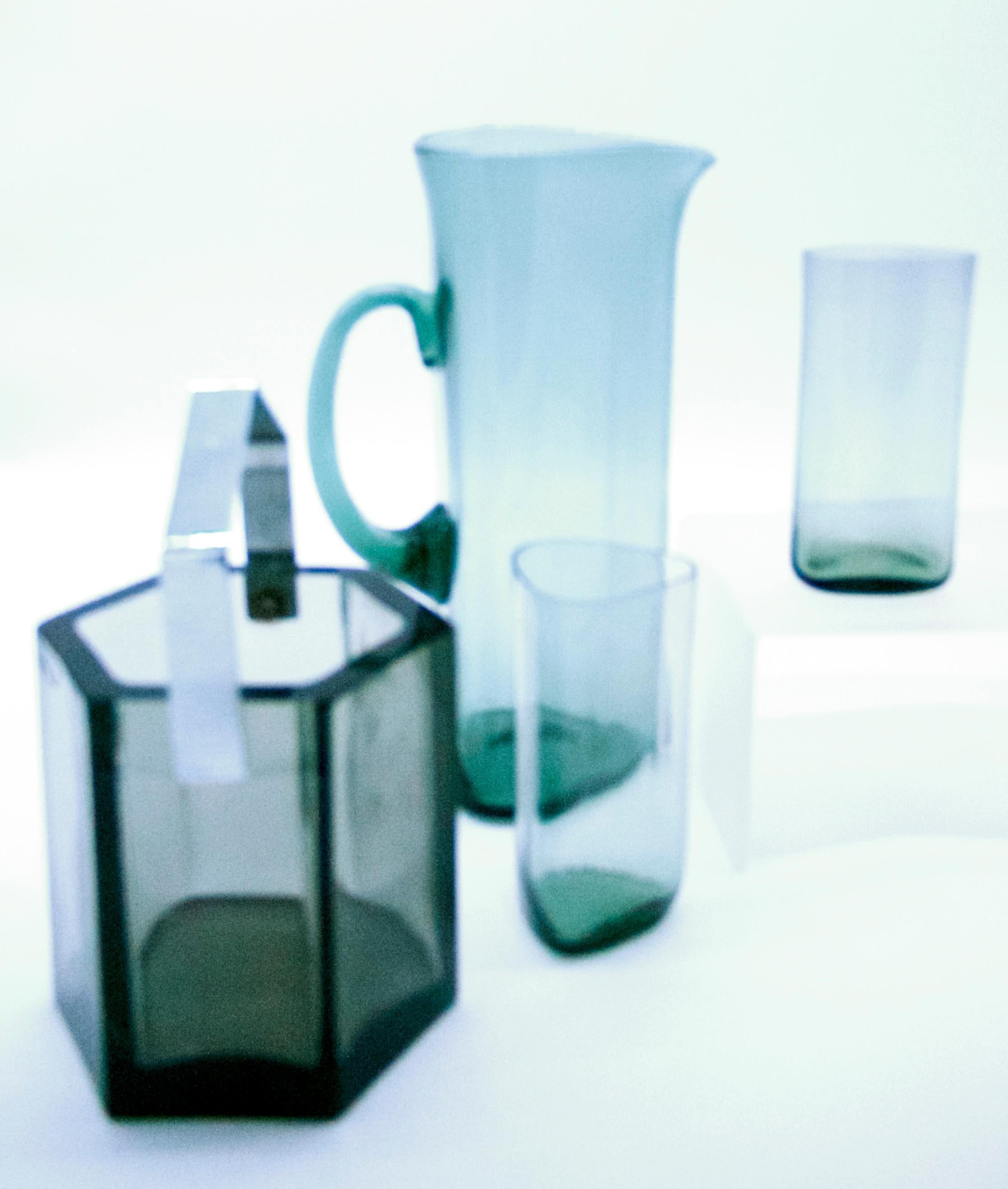Danish modernist pitcher and two glasses 1970 light grey three-sided design, Pimms or Bloody Mary's

Pitcher 
Height 27 cms 
Diameter (Tri-corn) 2 x 8 cms 1 x 12
Weight 1.014 kgs

Glasses x 2 
Height 12 cms Sides 3 x 7 cms
Weight 0.142 kgs.
