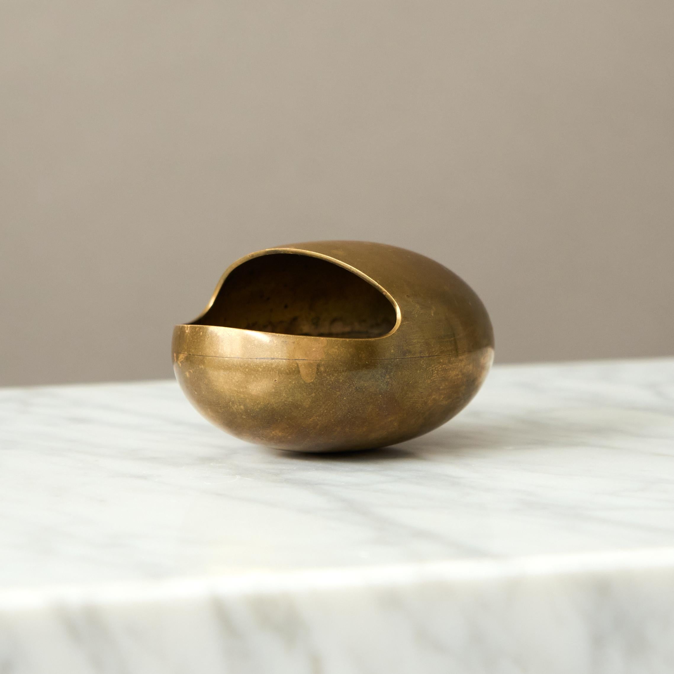 Danish Modernist Smile Brass Ashtray or Incense Burner by Carl Cohr, 1950s Latón