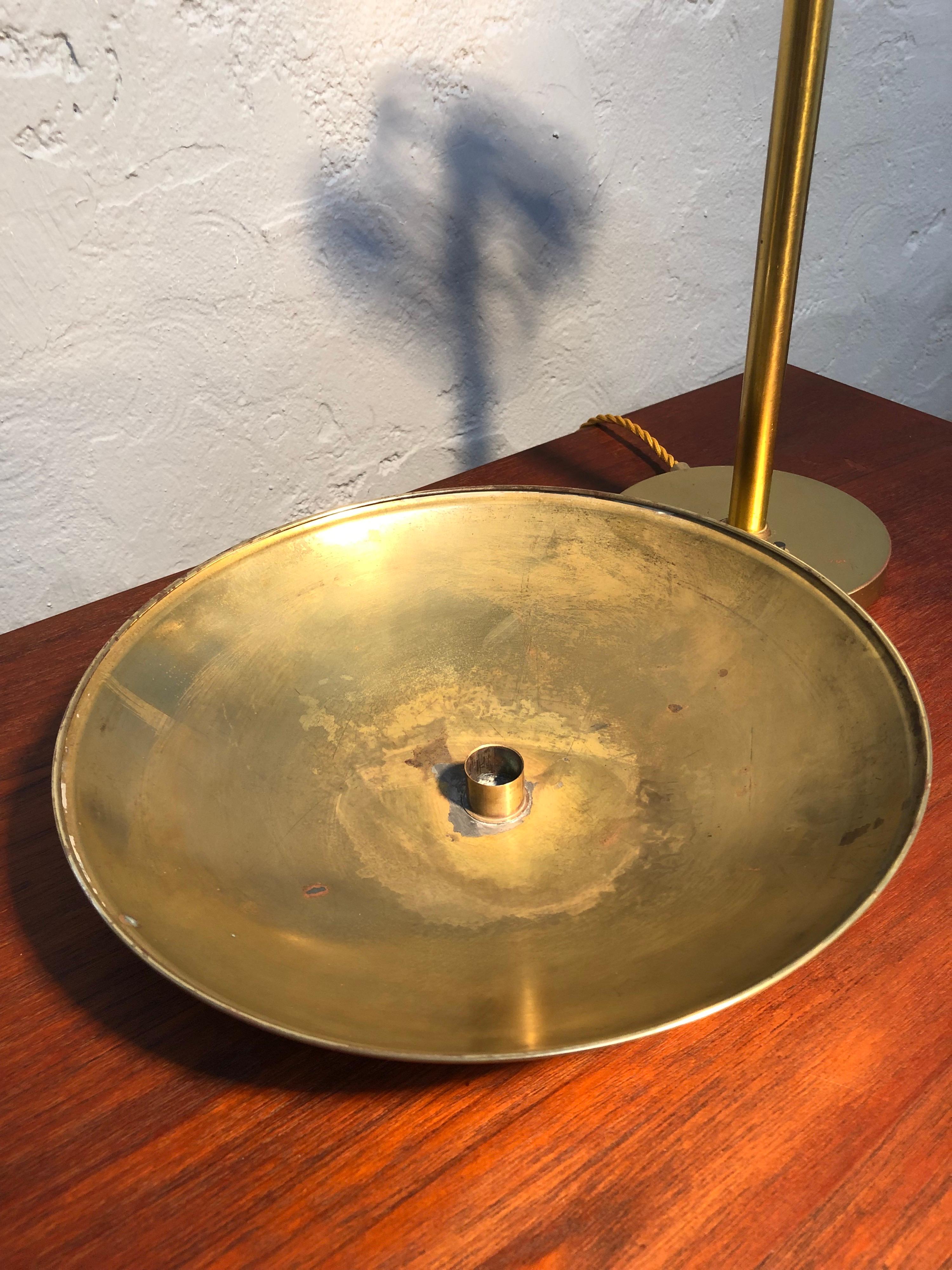 Danish Modernist Table Lamp in Brass from the 1940s by Lyfa With Provenance In Good Condition In Søborg, DK
