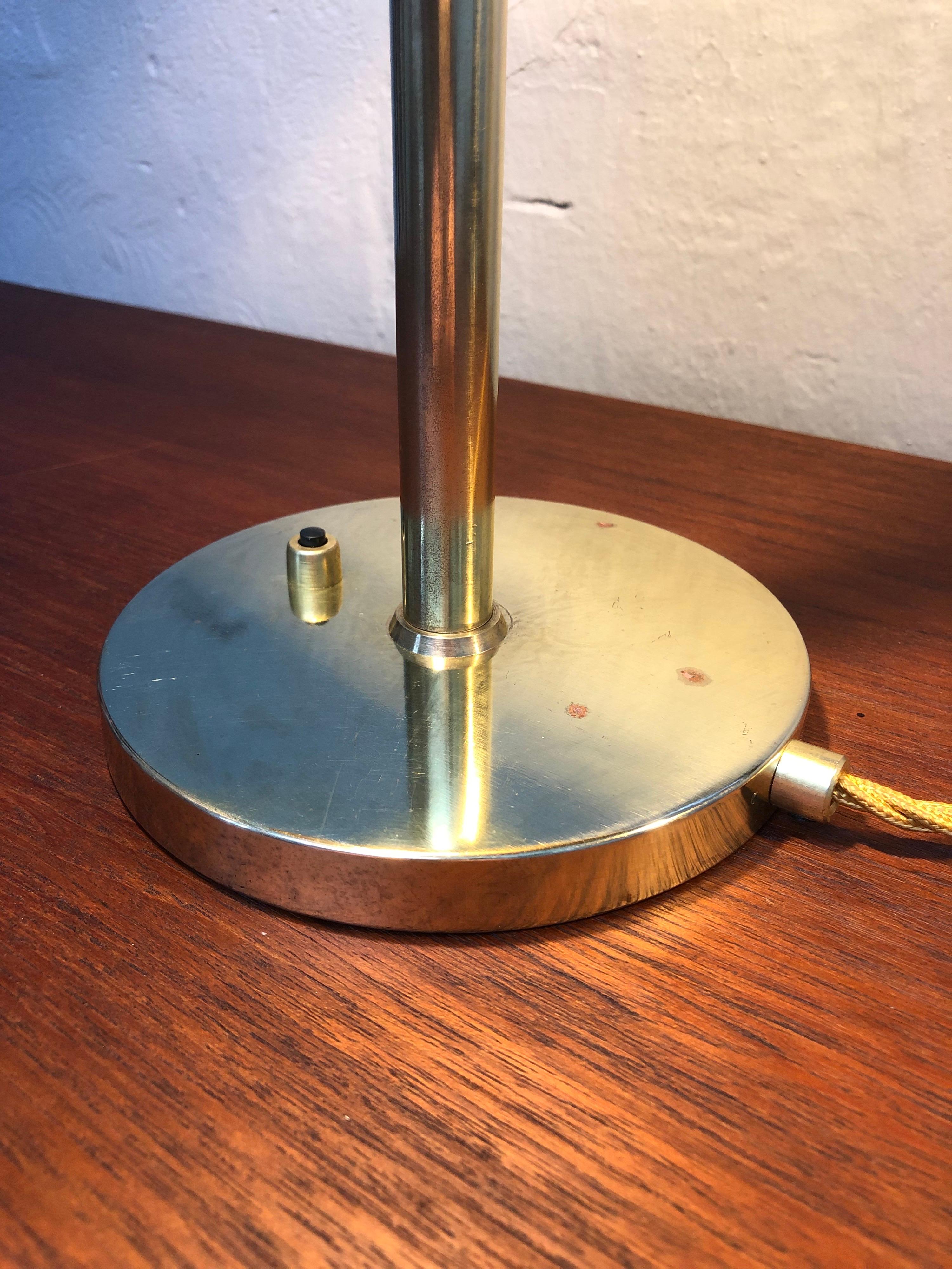 Mid-20th Century A Pair of Danish Modernist Table Lamp in Brass from the 1940s by Lyfa