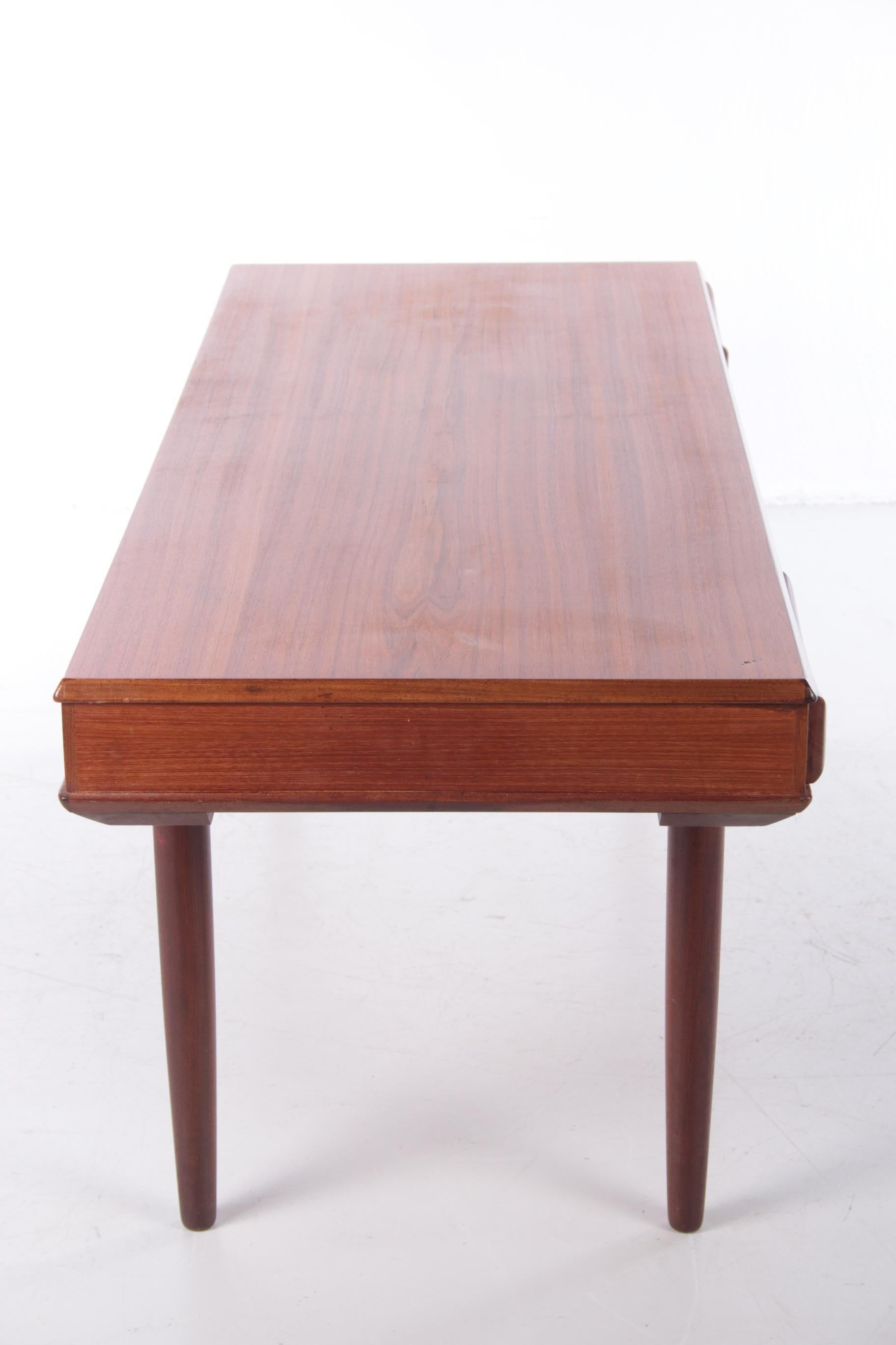 Danish modern table with pass-through drawers with bow tie by Dyrlund, 1960s, made in teak, fitted with a shelf with a drawer at each end.

The drawers are decorated with stylish handles, clearly inspired by Arne Vodder and his signature handle,