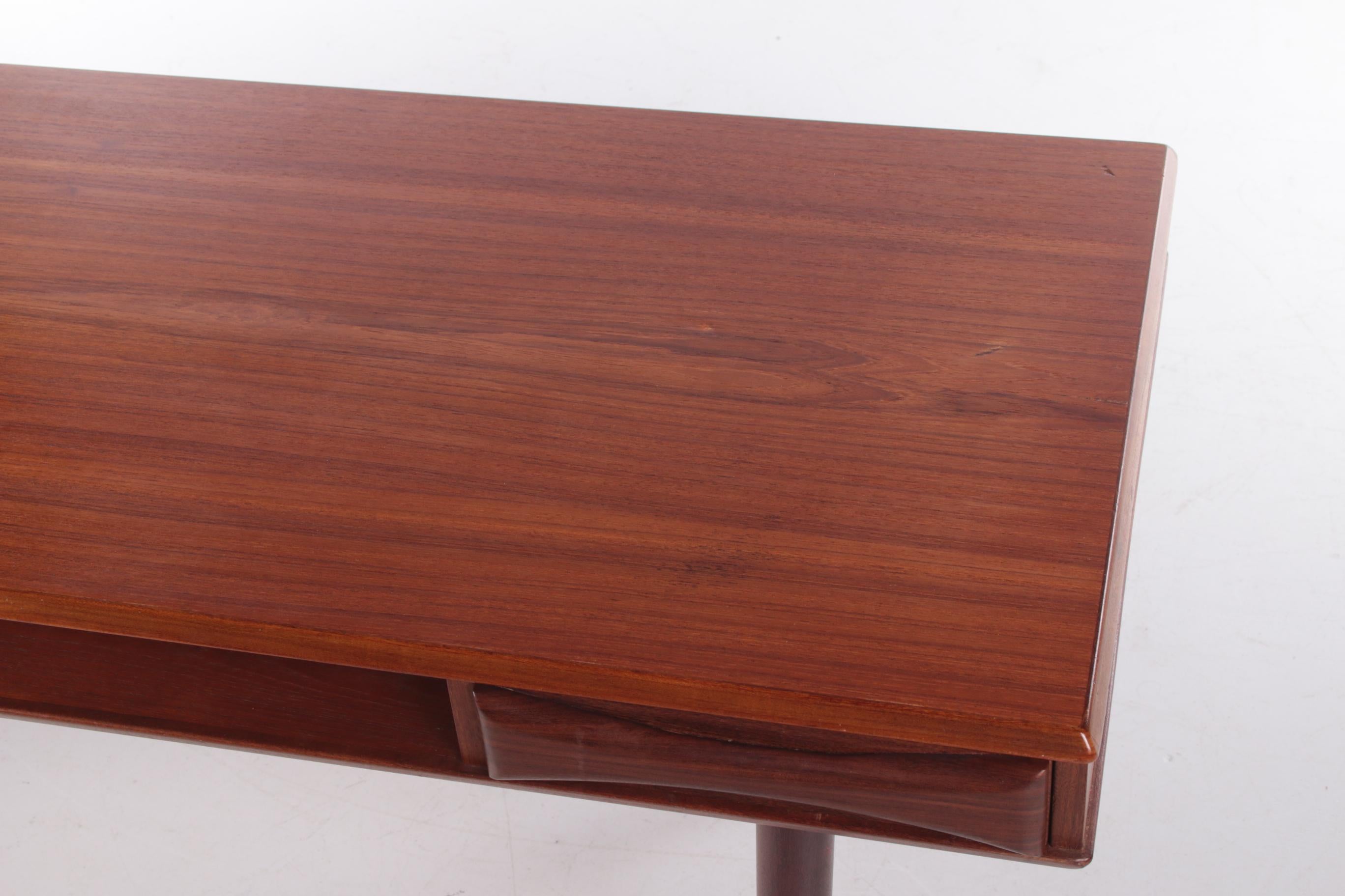 Danish Modernist Teak Coffee Table Made by Dyrlund, 1960s For Sale 1