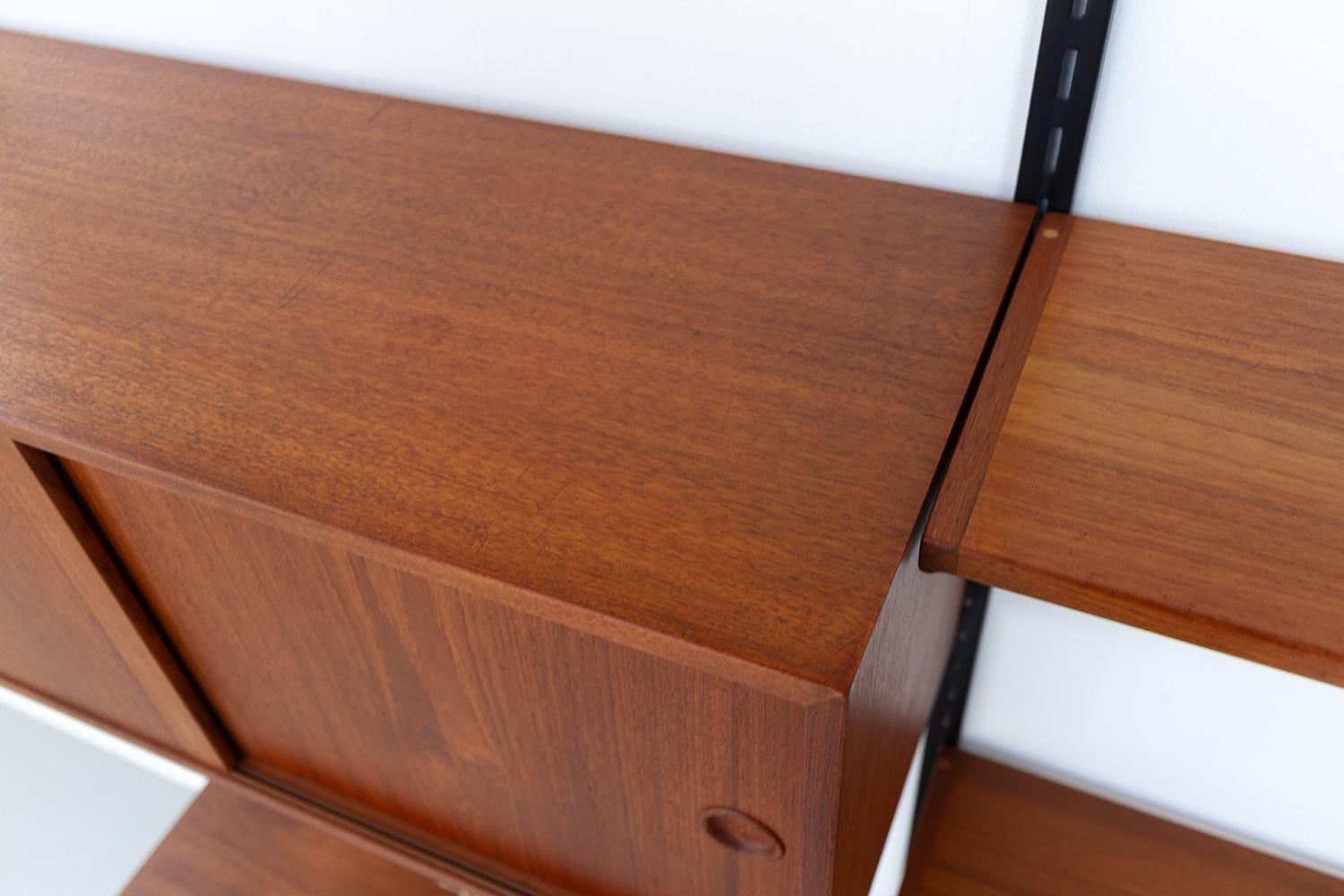 Danish Modular 5-Bay Teak Wall Unit by Kai Kristiansen for FM, 1960s. 14
