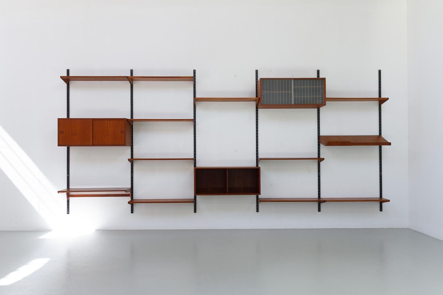 Danish Modular 5 Bay Teak Wall Unit by Kai Kristiansen for Feldballes Møbelfabrik, Denmark, 1960s. 

Large and impressive Scandinavian Mid-Century Modern shelving system, Model FM Reolsystem, that is suitable for both living room, library and home