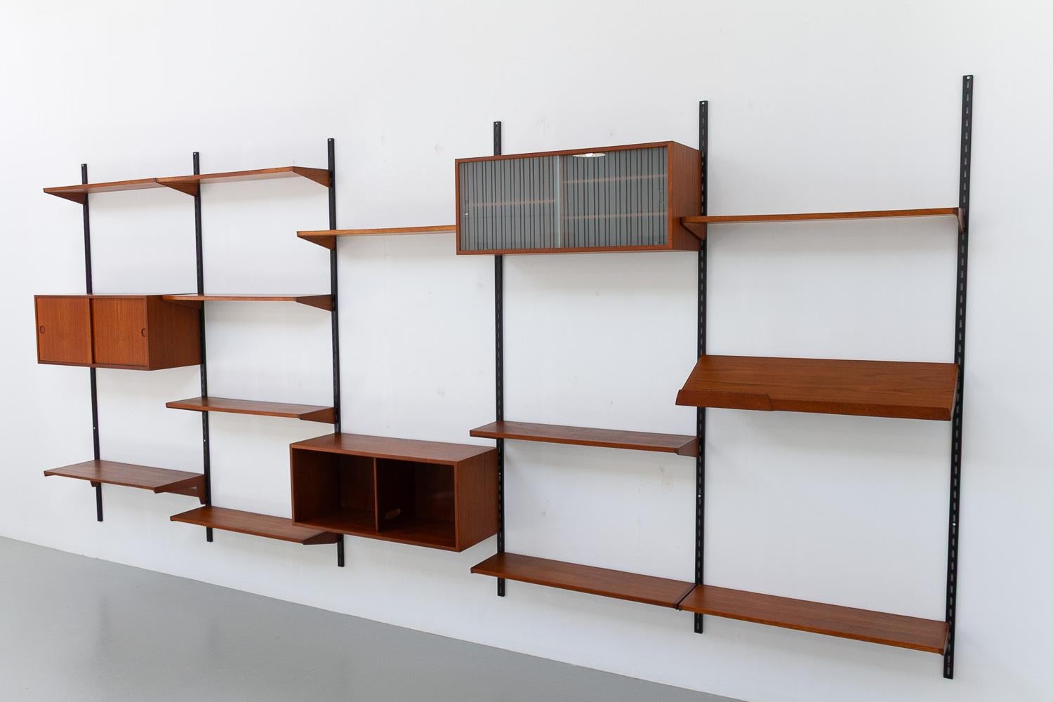 Mid-Century Modern Danish Modular 5-Bay Teak Wall Unit by Kai Kristiansen for FM, 1960s.