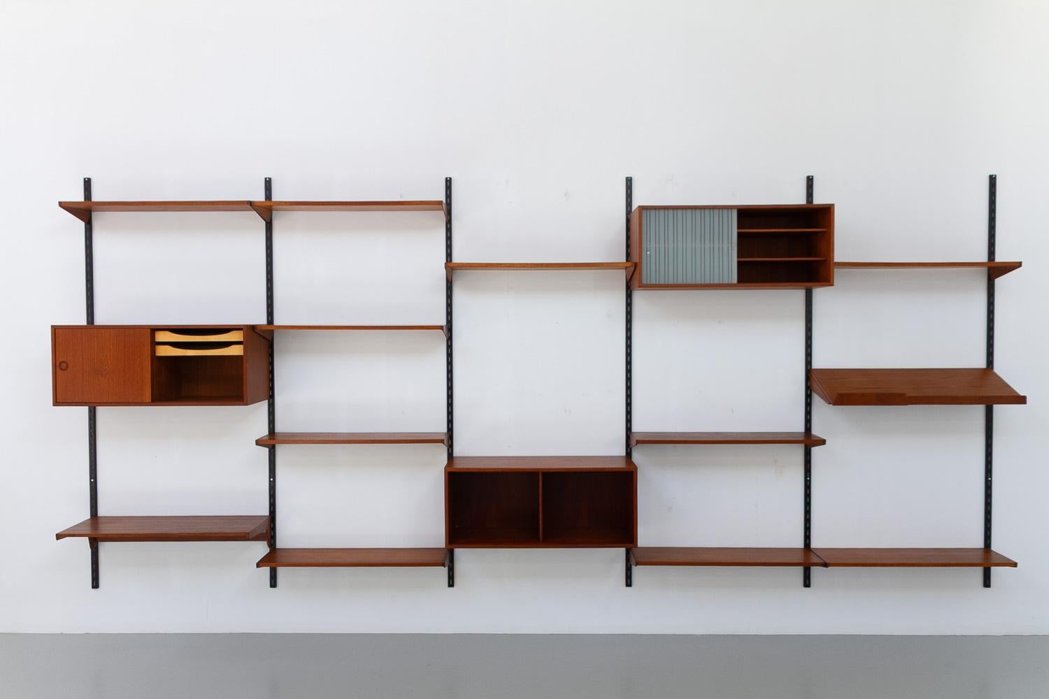 Mid-20th Century Danish Modular 5-Bay Teak Wall Unit by Kai Kristiansen for FM, 1960s.