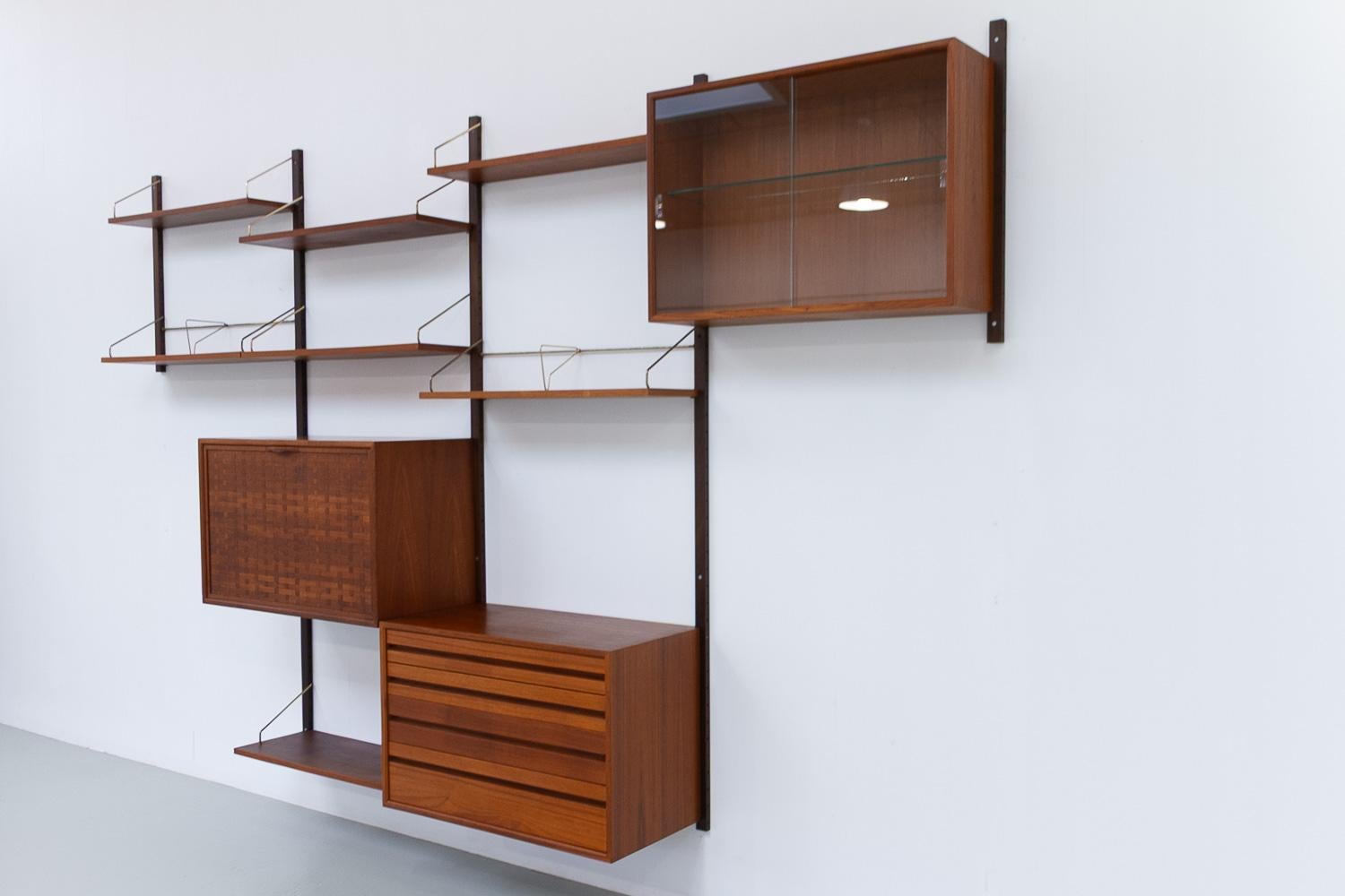Danese Parete attrezzata modulare danese in teak Royal di Poul Cadovius per Cado, 1950. in vendita