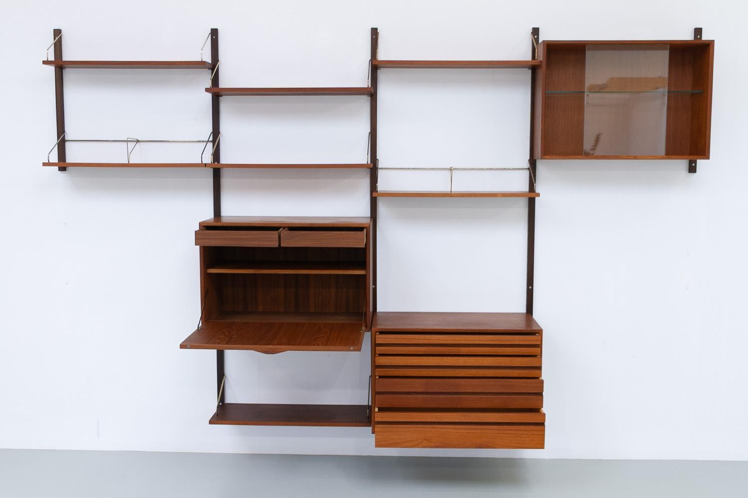 Parete attrezzata modulare danese in teak Royal di Poul Cadovius per Cado, 1950. in vendita 1