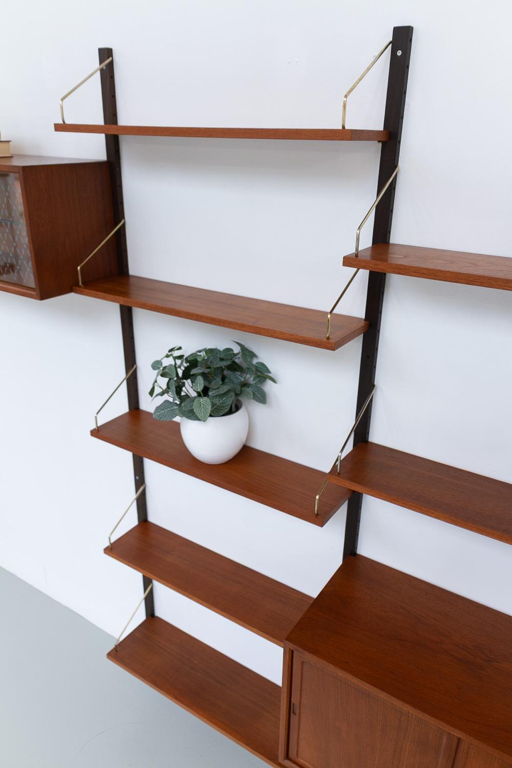 Danish Modular Royal Teak Wall Unit by Poul Cadovius for Cado, 1960s. For Sale 11