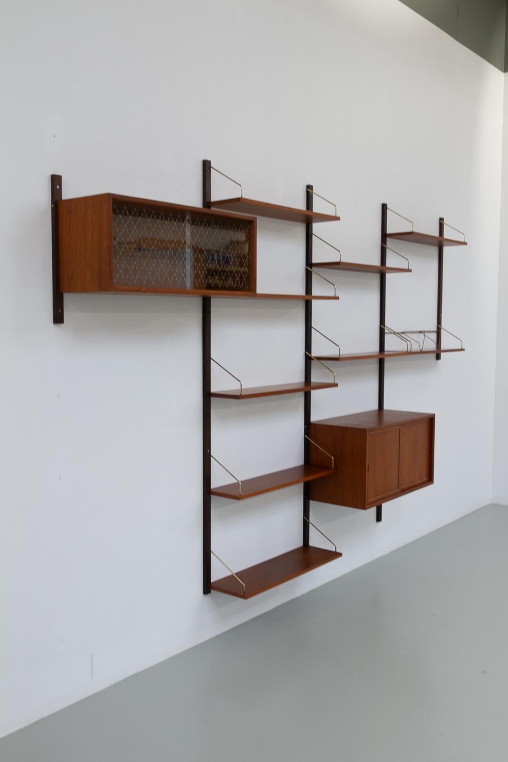 Mid-Century Modern Danish Modular Royal Teak Wall Unit by Poul Cadovius for Cado, 1960s. For Sale