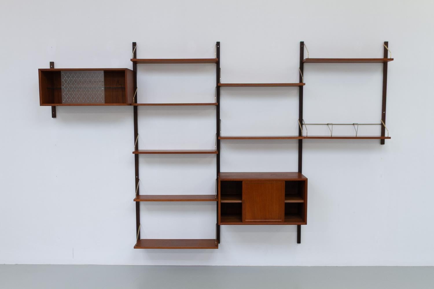 Danish Modular Royal Teak Wall Unit by Poul Cadovius for Cado, 1960s. For Sale 1