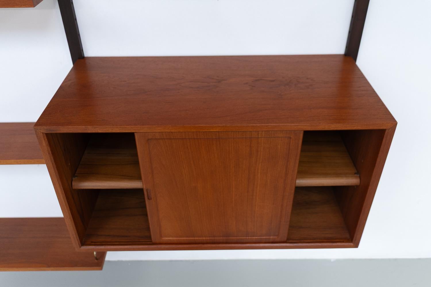 Danish Modular Royal Teak Wall Unit by Poul Cadovius for Cado, 1960s. For Sale 2