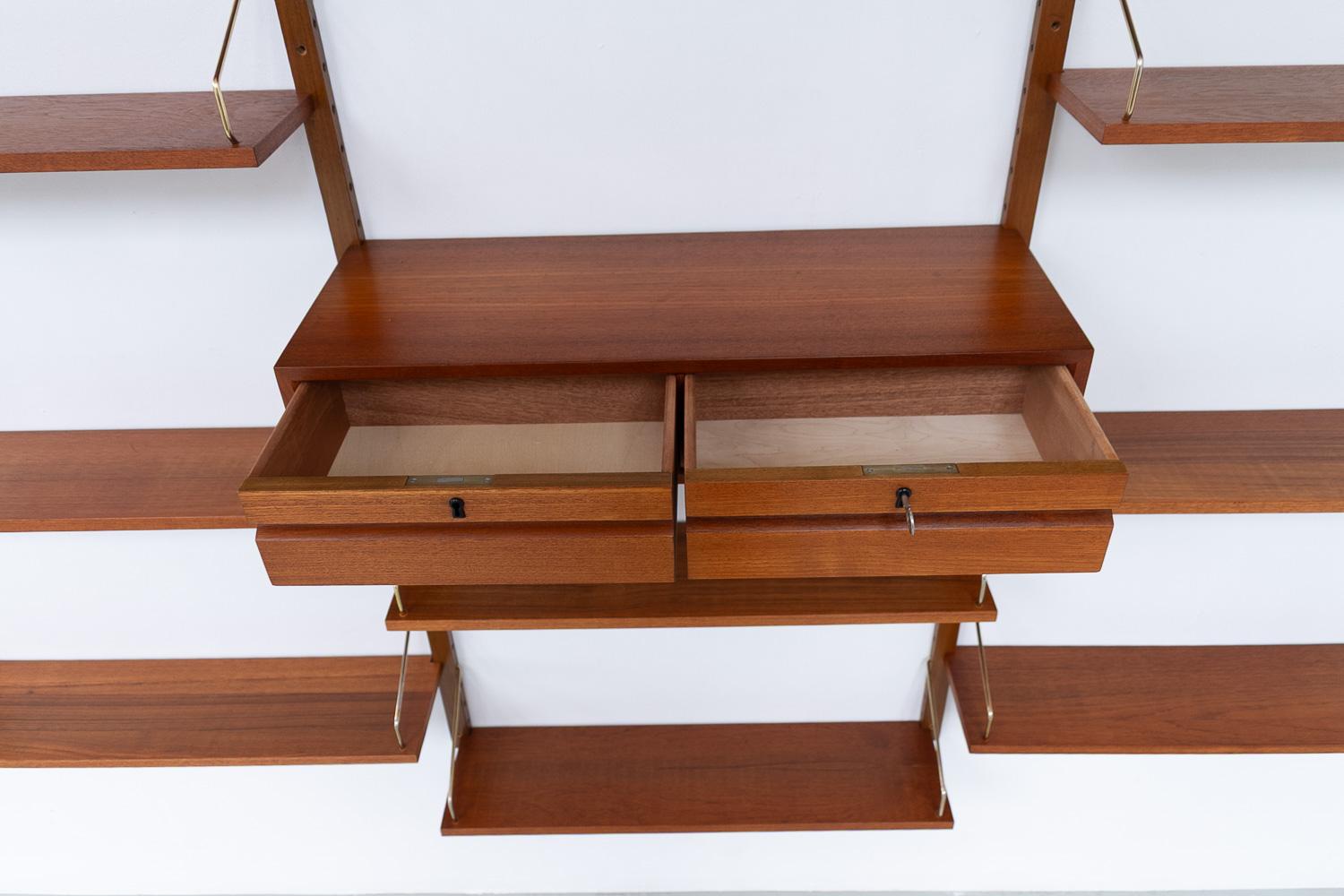 Danish Modular Royal Teak Wall Unit by Poul Cadovius for Cado, 1960s. 2