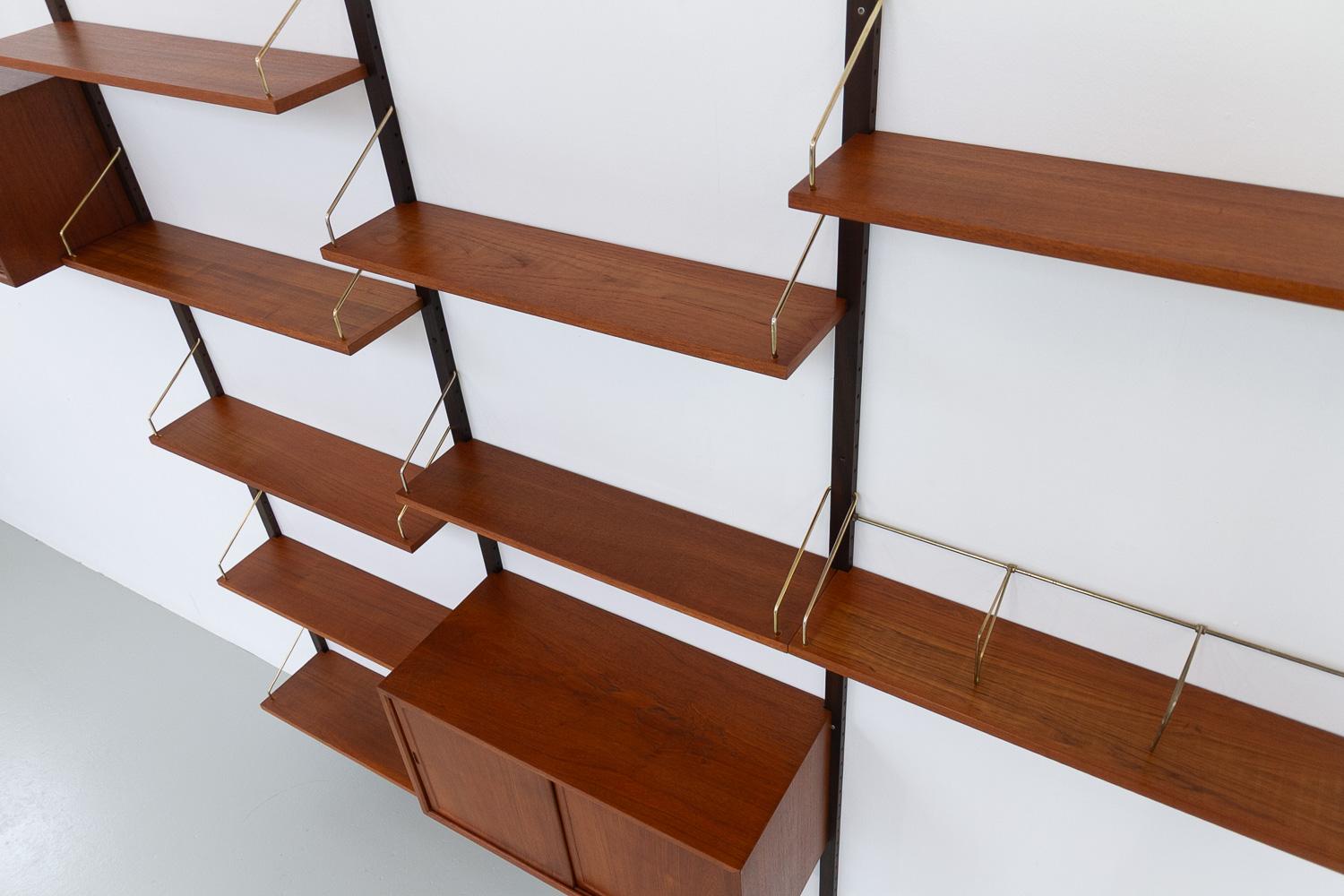 Danish Modular Royal Teak Wall Unit by Poul Cadovius for Cado, 1960s. For Sale 3