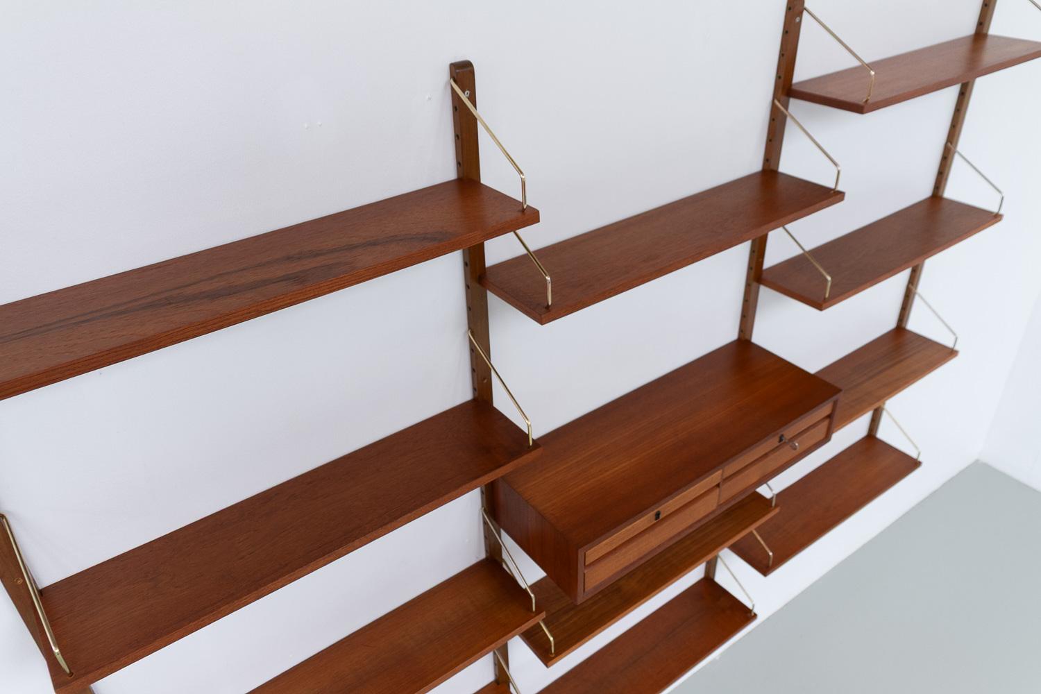 Danish Modular Royal Teak Wall Unit by Poul Cadovius for Cado, 1960s. 3