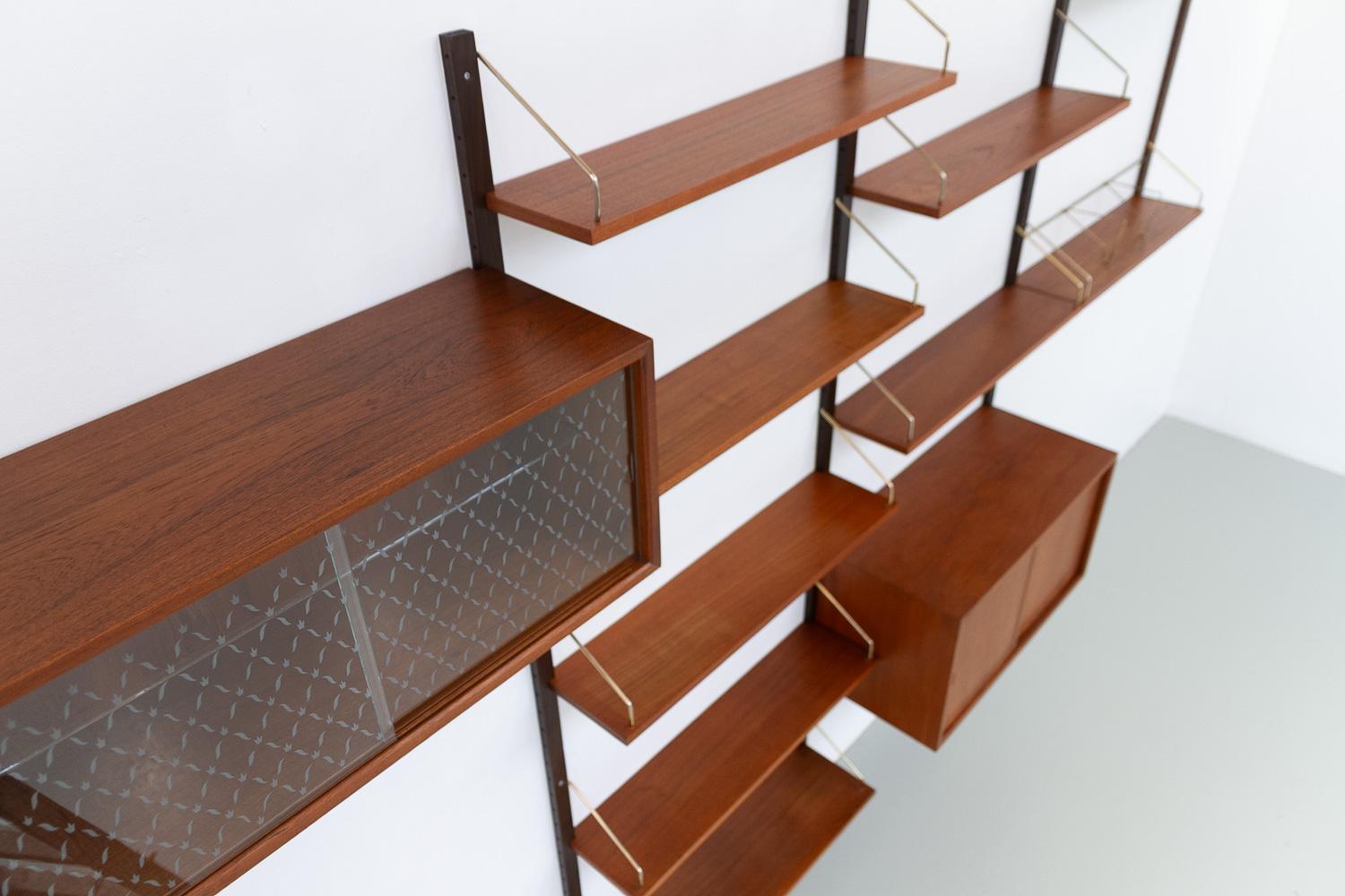 Danish Modular Royal Teak Wall Unit by Poul Cadovius for Cado, 1960s. For Sale 4
