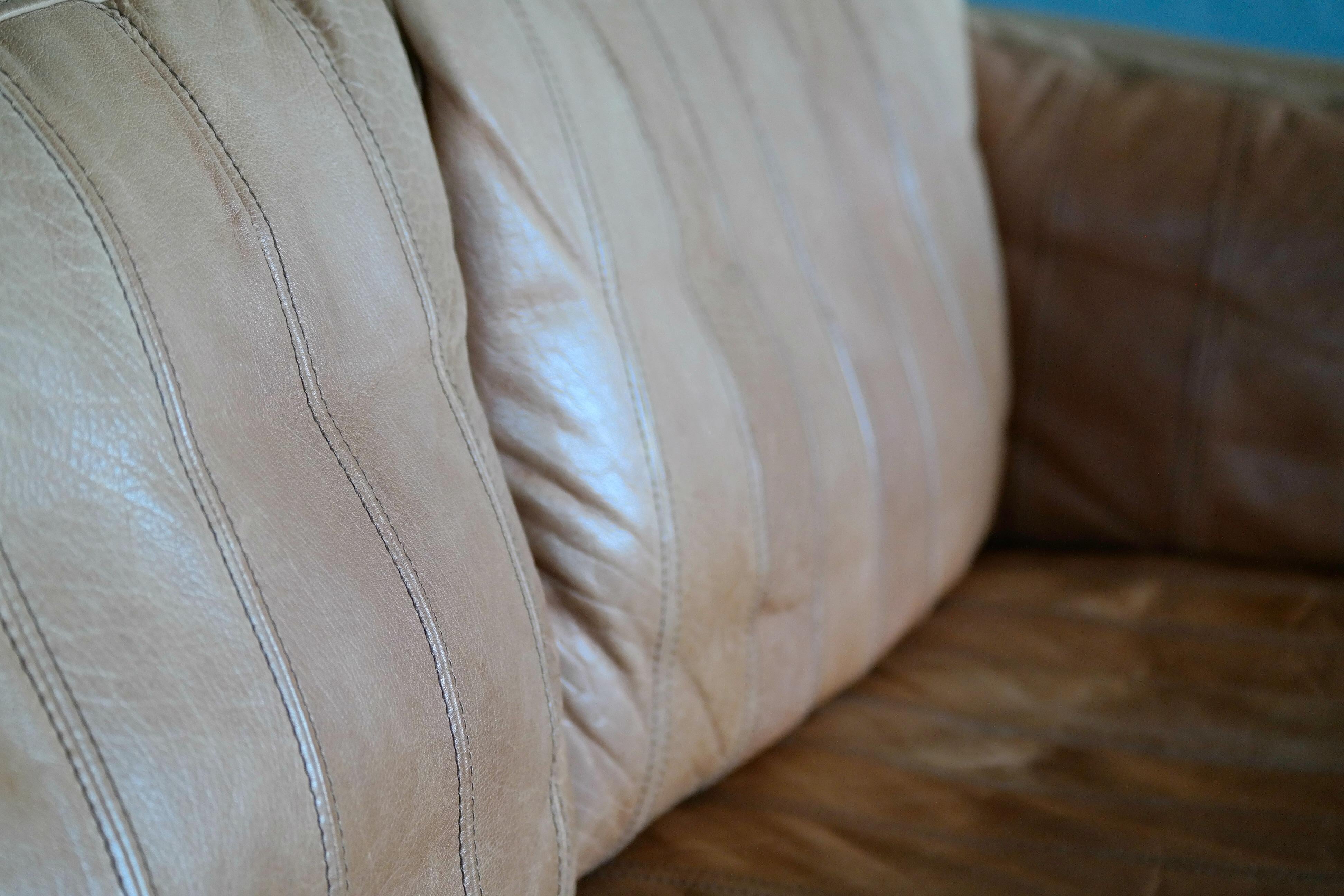 Danish Mogens Hansen 2 1/2-Seat Sofa in Light Tan Patchwork Buffalo Leather In Good Condition In Bridgeport, CT