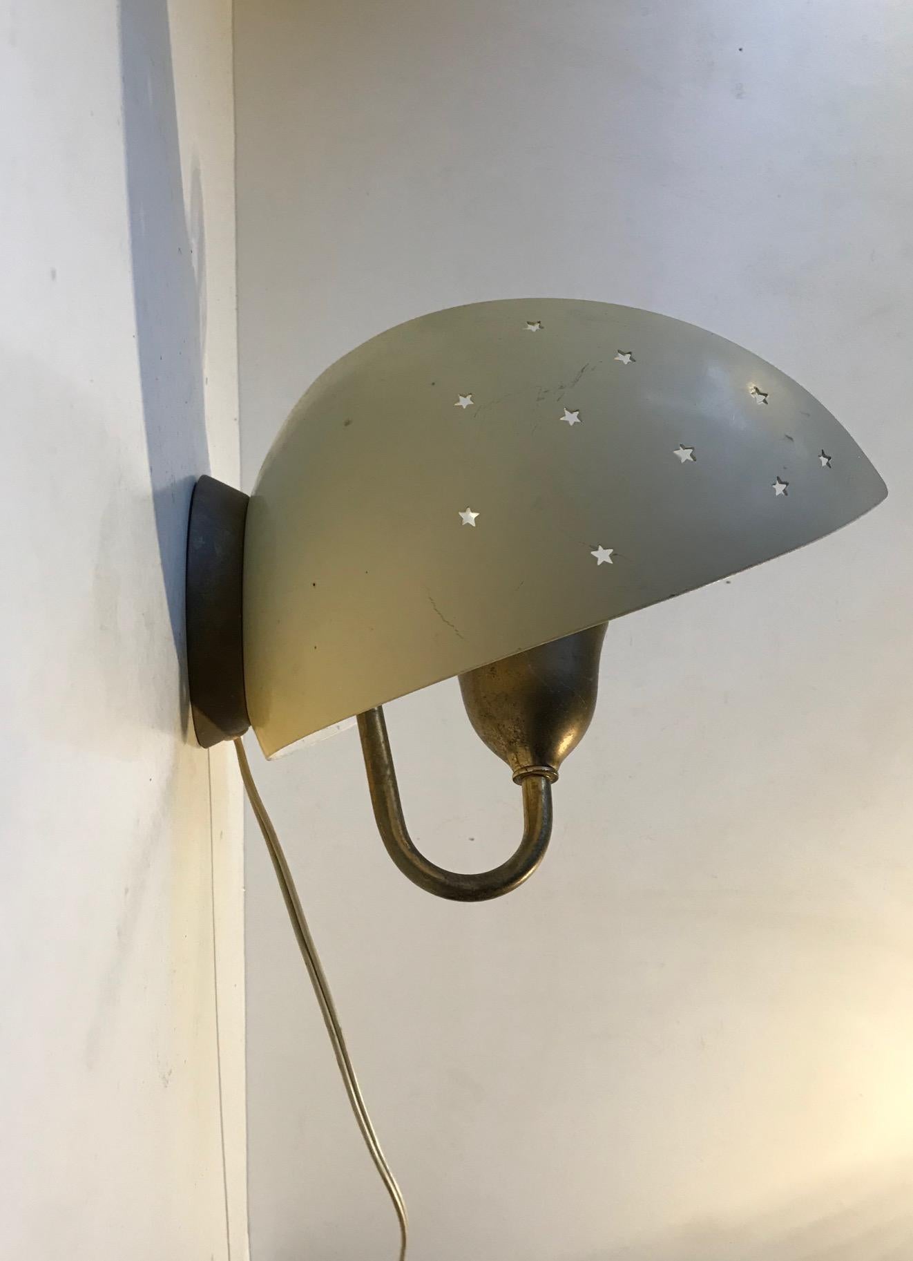 Probably one of the rarest Danish lights. Designed and manufactured by Fog & Mørup in Denmark during the 1930s. Some 20 years before Stilnovo in Italy came up with similar designs. Its construction is very simple. It has a brass base and arm to