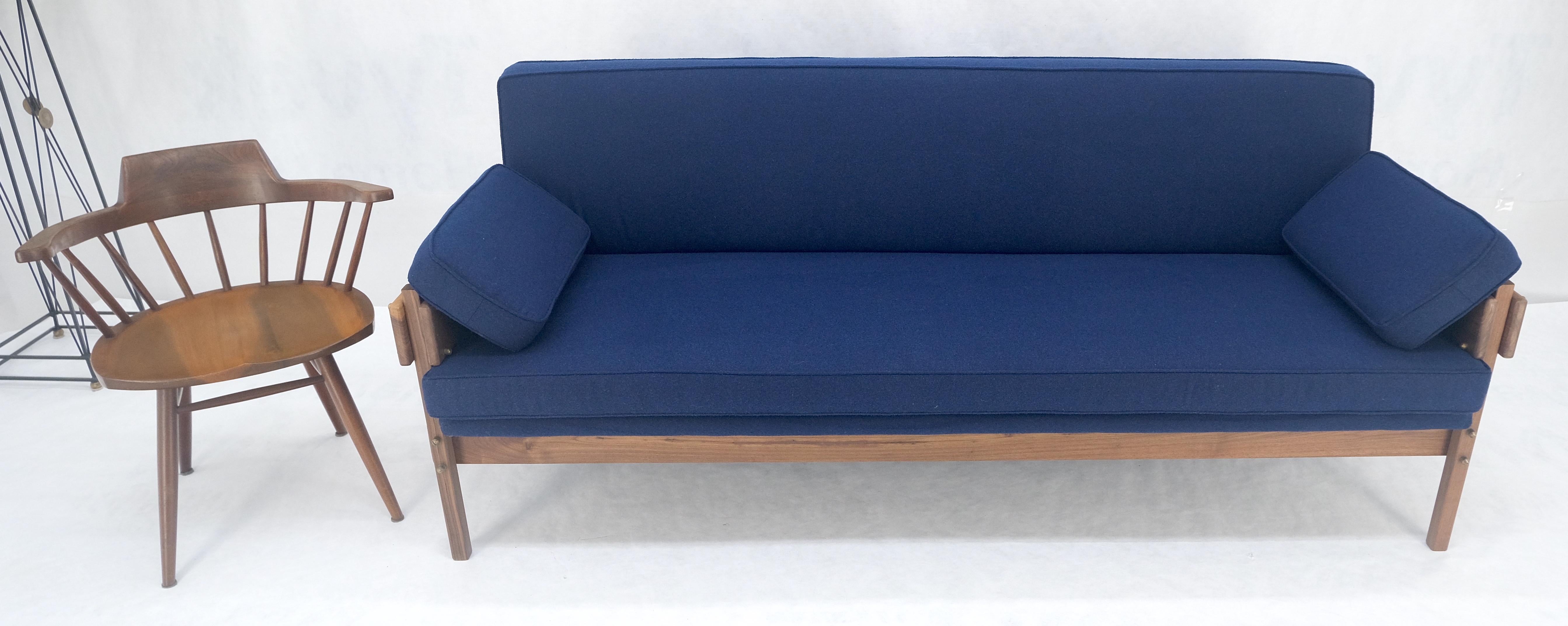 Danish MSM Solid Oiled Walnut Frame New Upholstery Vintage Daybed Sofa Settee en vente 2