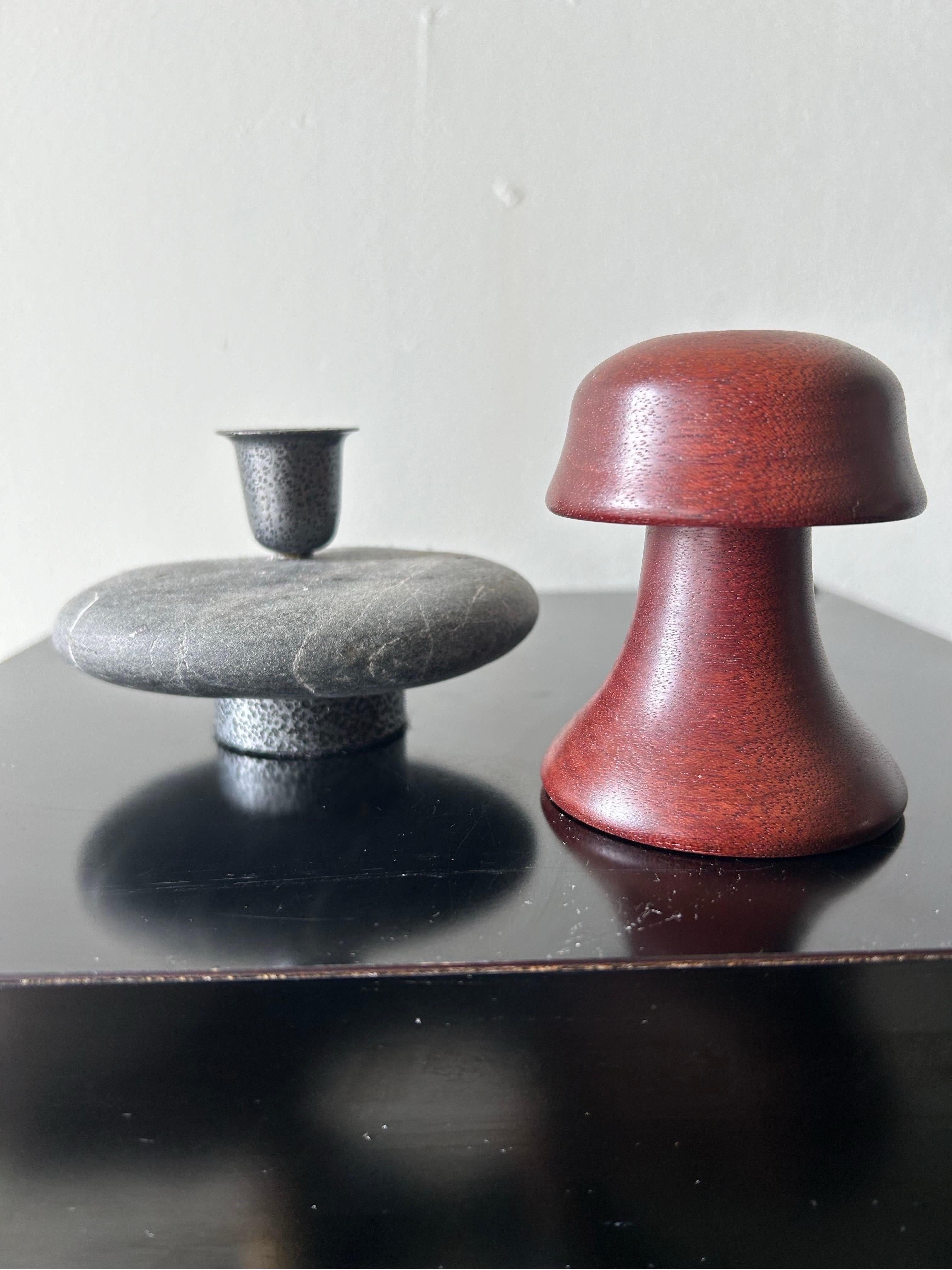 Milieu du XXe siècle Champignon danois, bougeoir en bois sculpté en vente