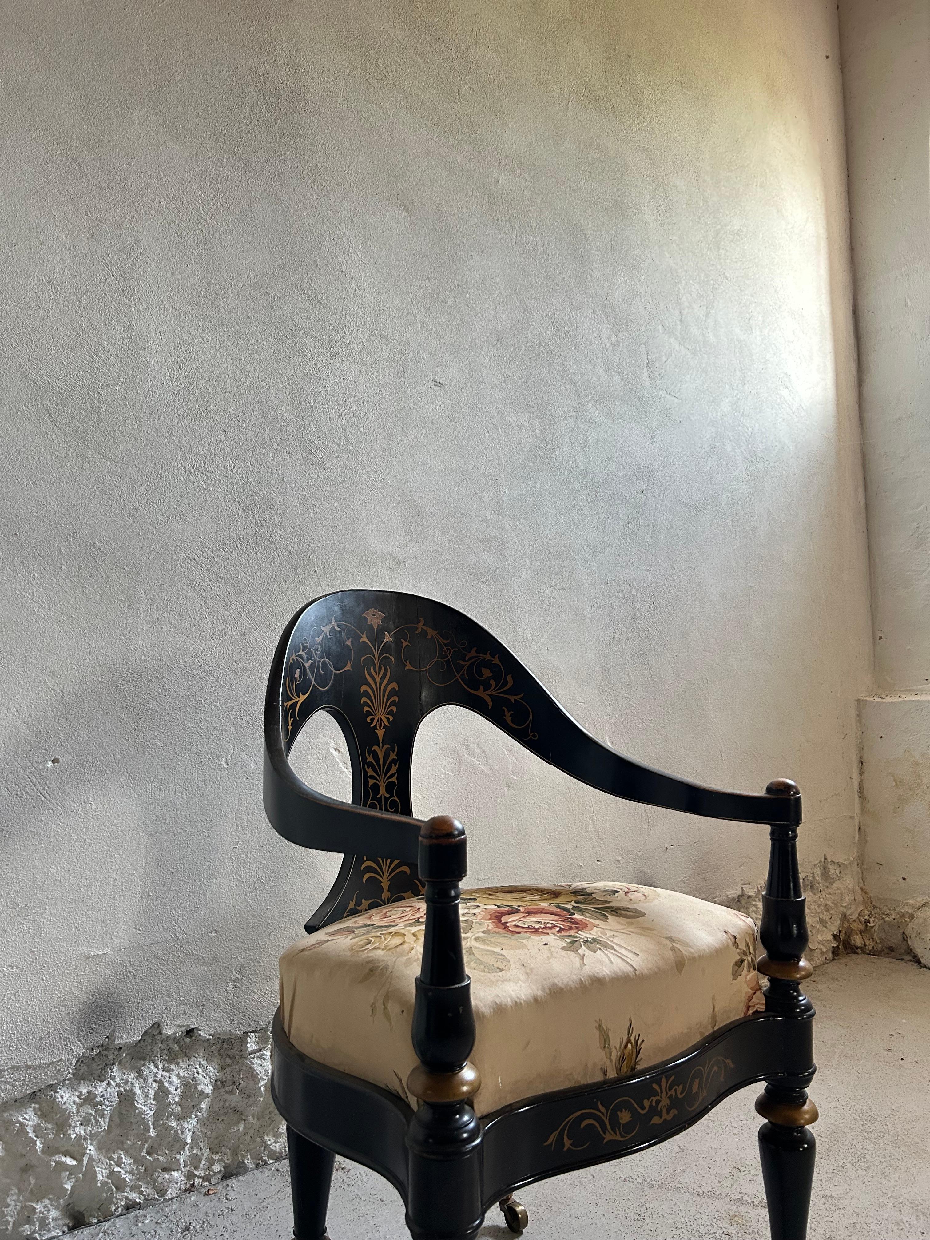 Danish neoclassical chair original painted decorations, Denmark 1860’s In Good Condition For Sale In Valby, 84
