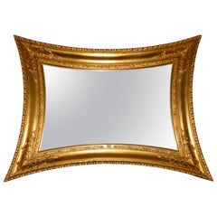 Grand miroir danois néoclassique en bois doré à côtés concaves