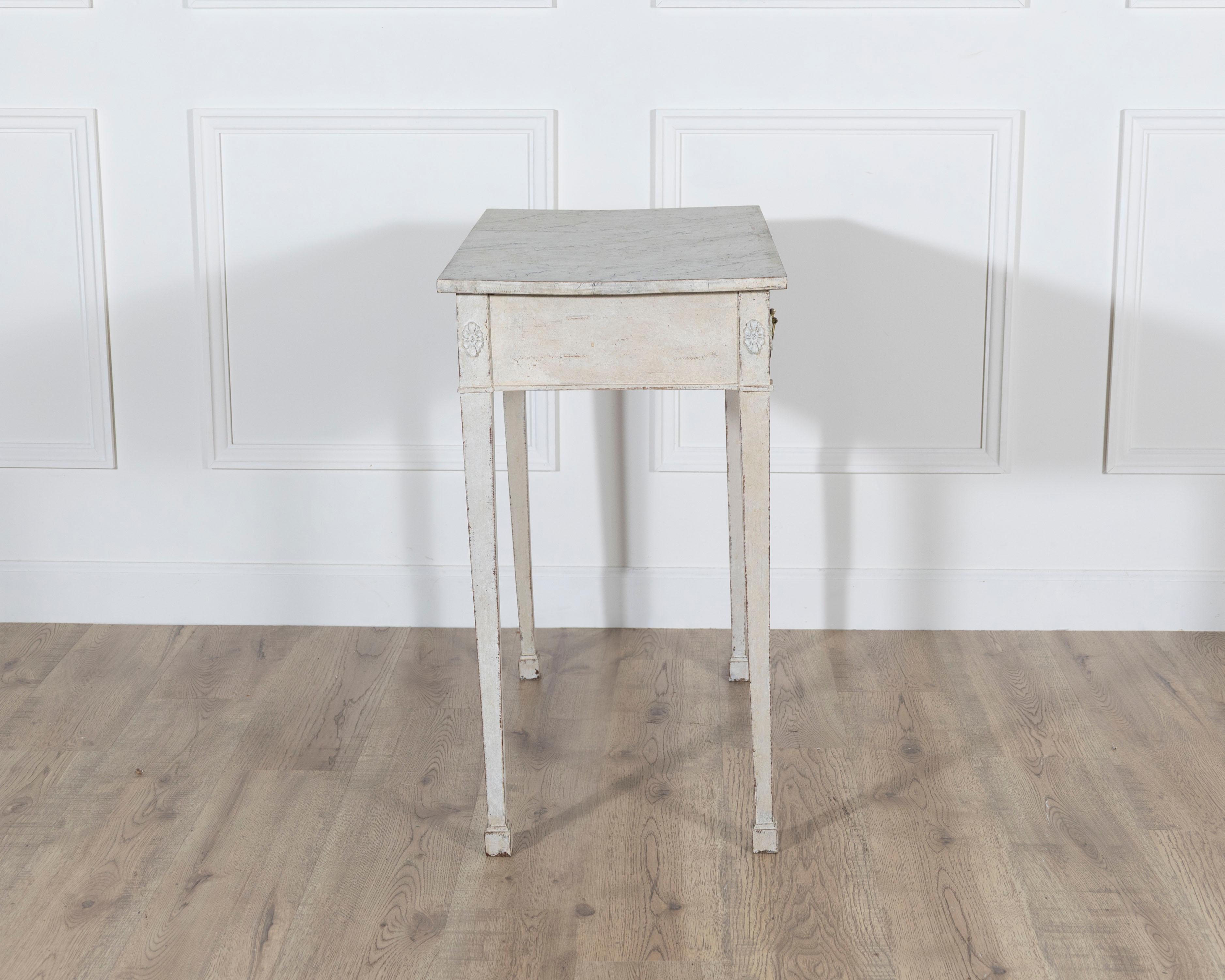 Mesa consola neoclásica danesa pintada con tapa jaspeada, circa 1820 Pino en venta