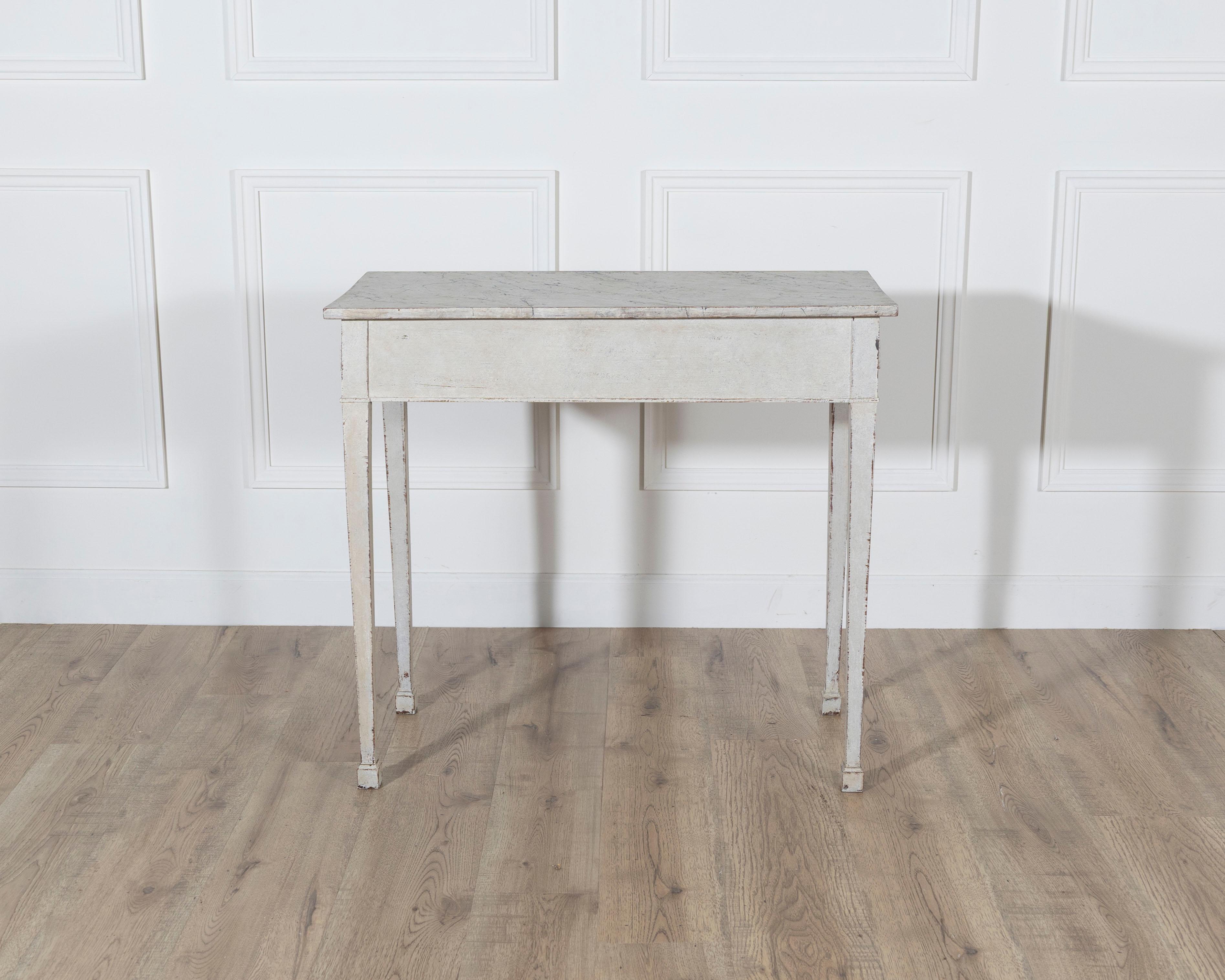 Mesa consola neoclásica danesa pintada con tapa jaspeada, circa 1820 en venta 1