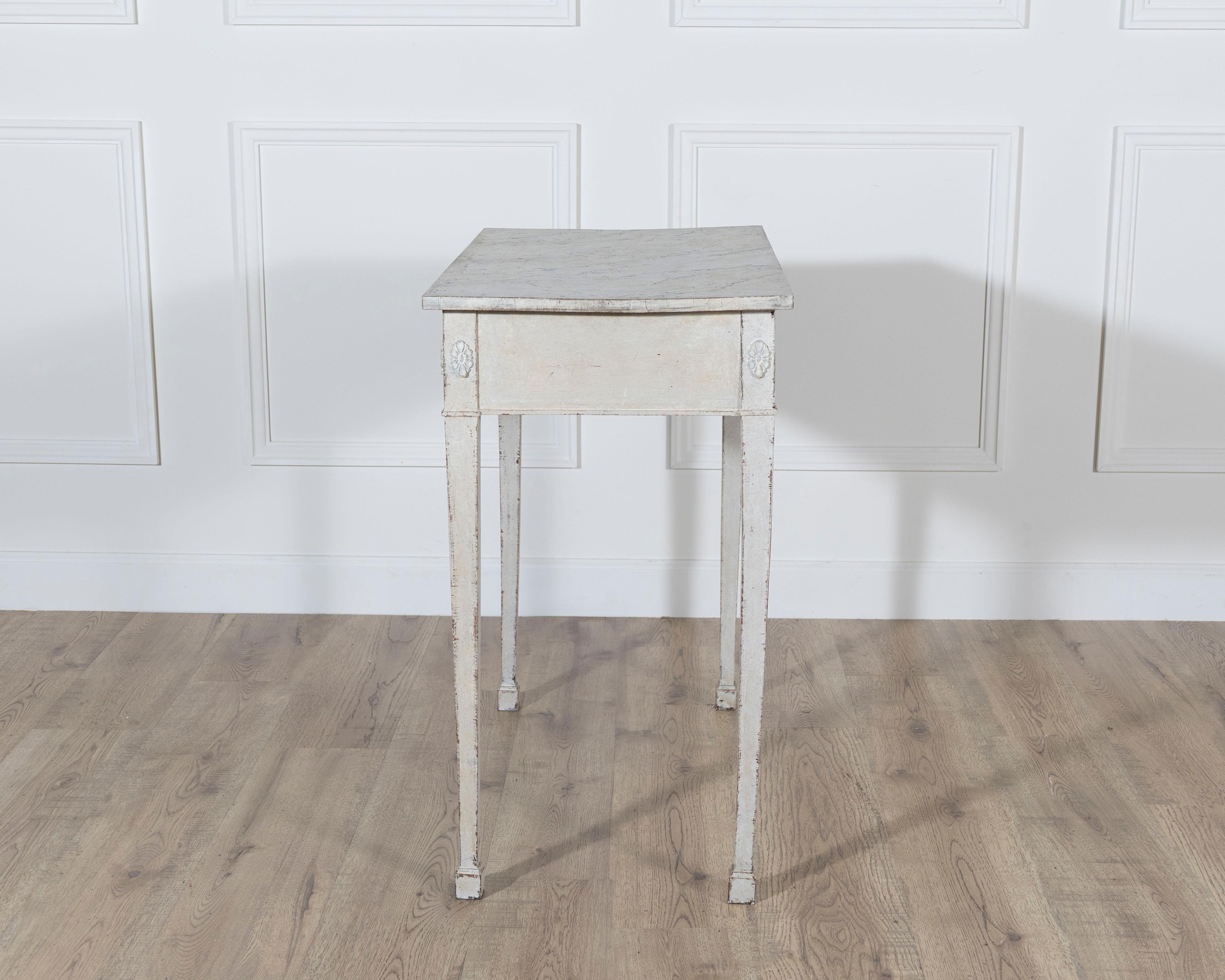 Mesa consola neoclásica danesa pintada con tapa jaspeada, circa 1820 en venta 2