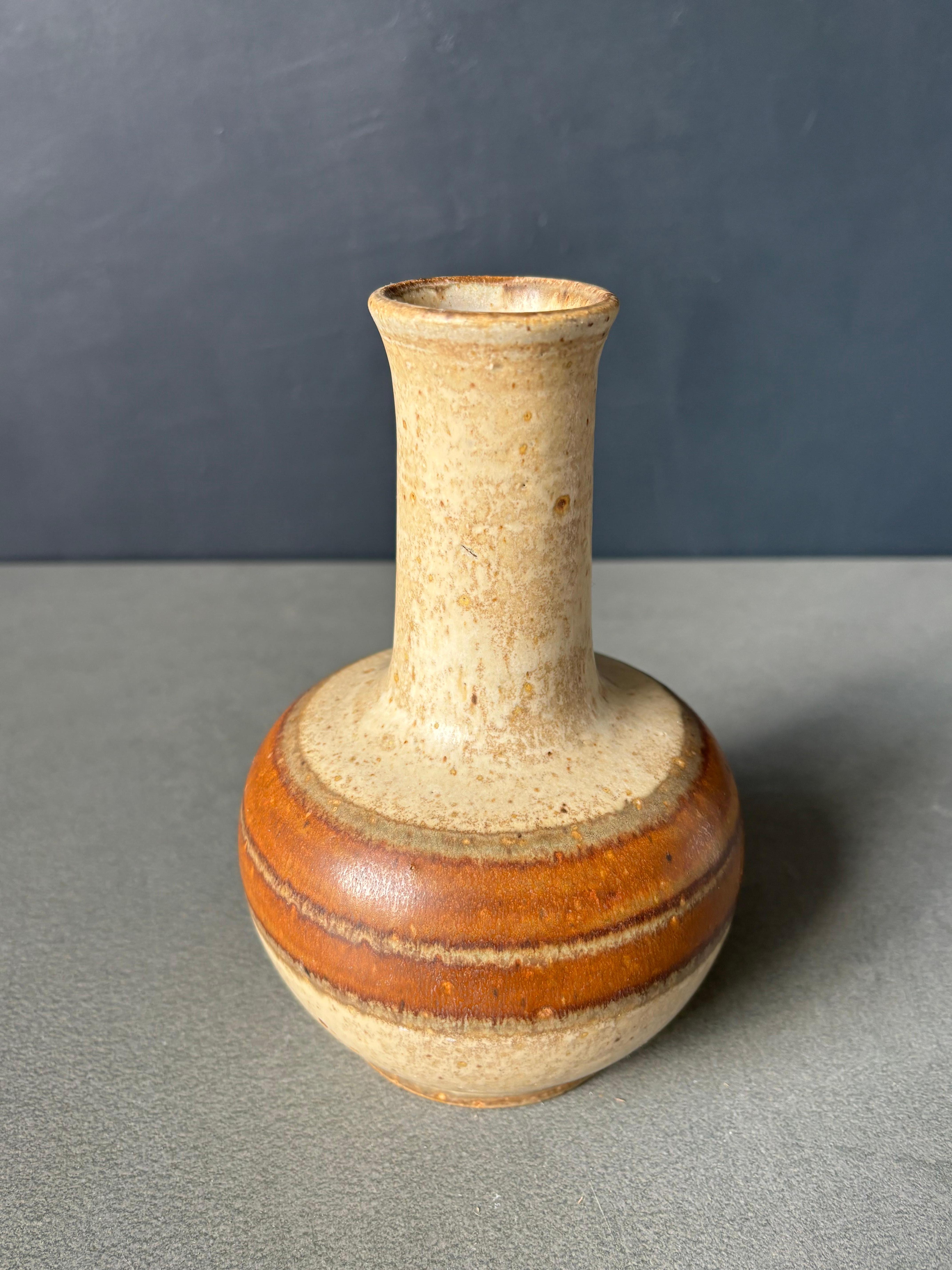Dänische Nielsen Buch-Vase aus erdfarbener Keramik, 1960er-Jahre im Zustand „Gut“ im Angebot in Copenhagen, DK