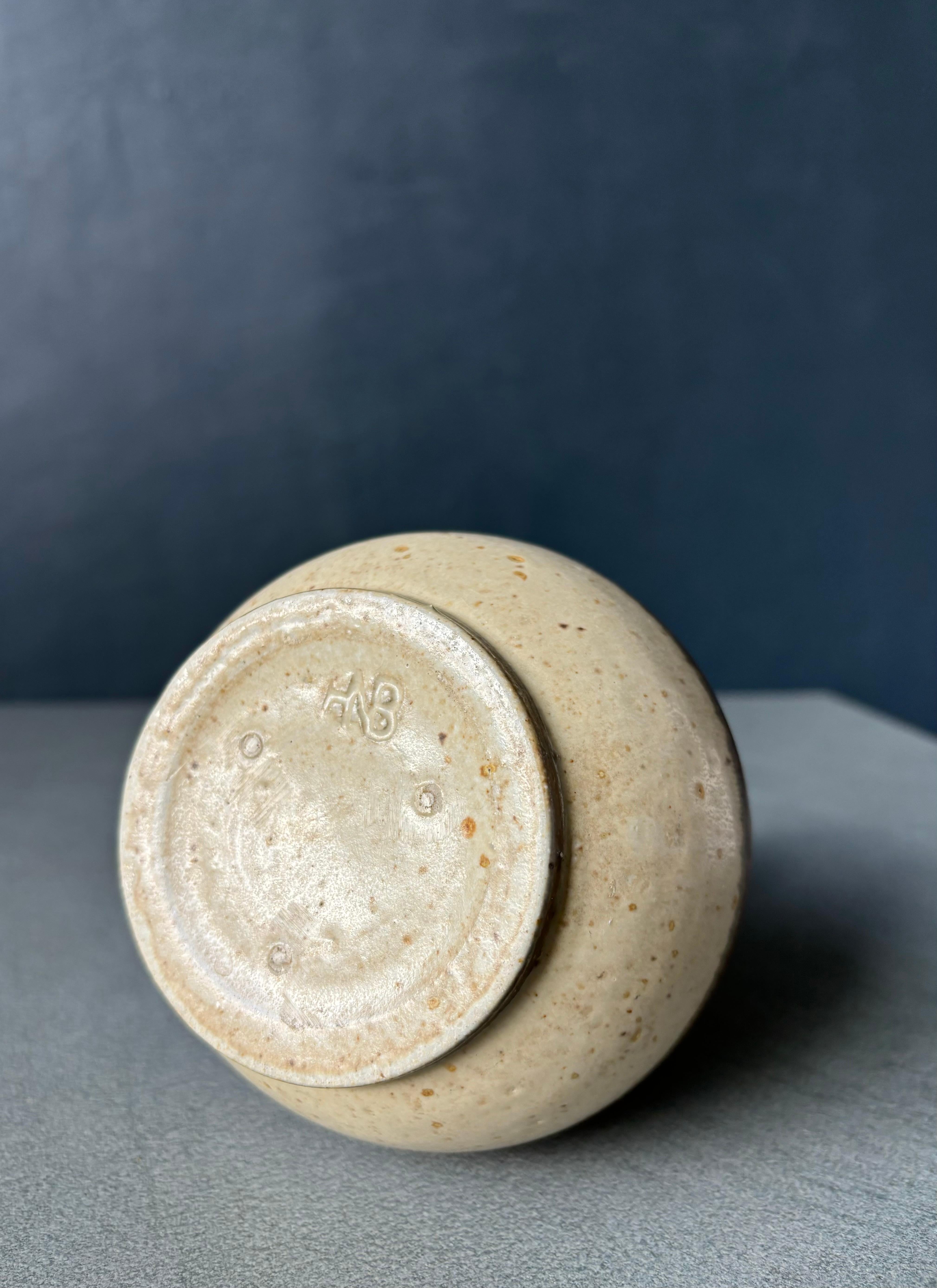 Dänische Nielsen Buch-Vase aus erdfarbener Keramik, 1960er-Jahre (20. Jahrhundert) im Angebot
