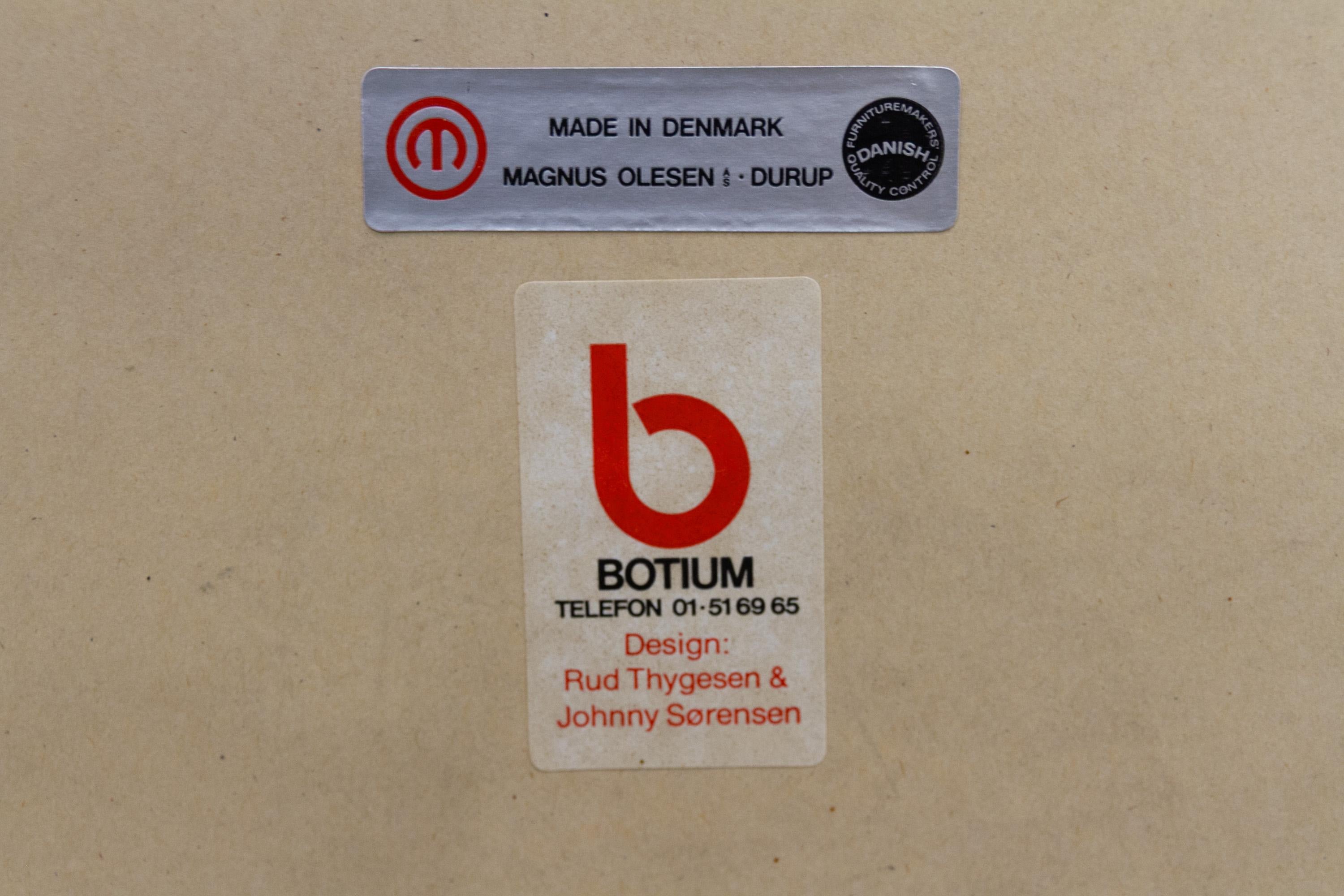 Danish Oak and Black Botium Lounge Table by Magnus Olesen, 1970s. en vente 5