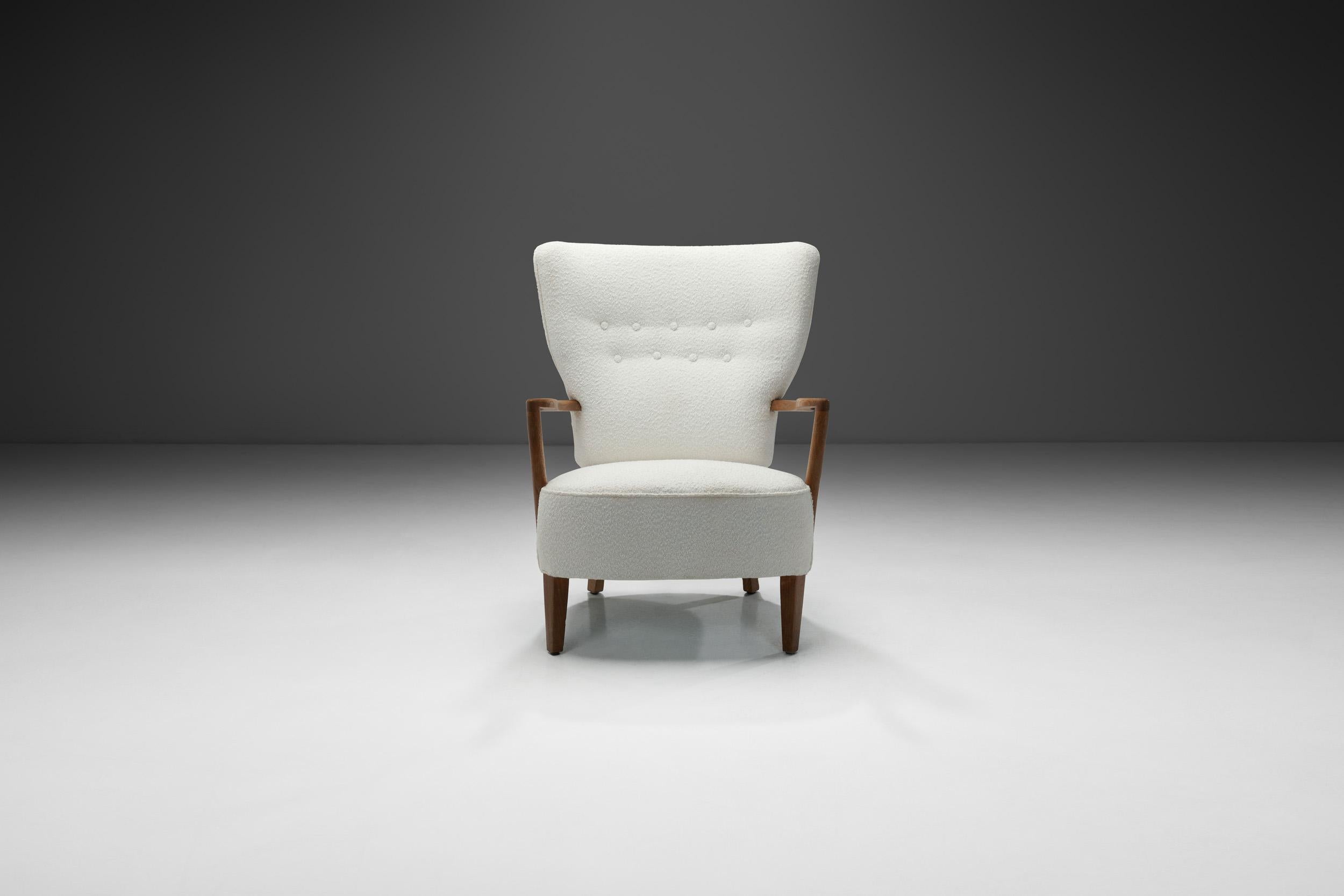 Dänischer Eichen- und Bouclé-Sessel, Dänemark um 1940 (Skandinavische Moderne) im Angebot