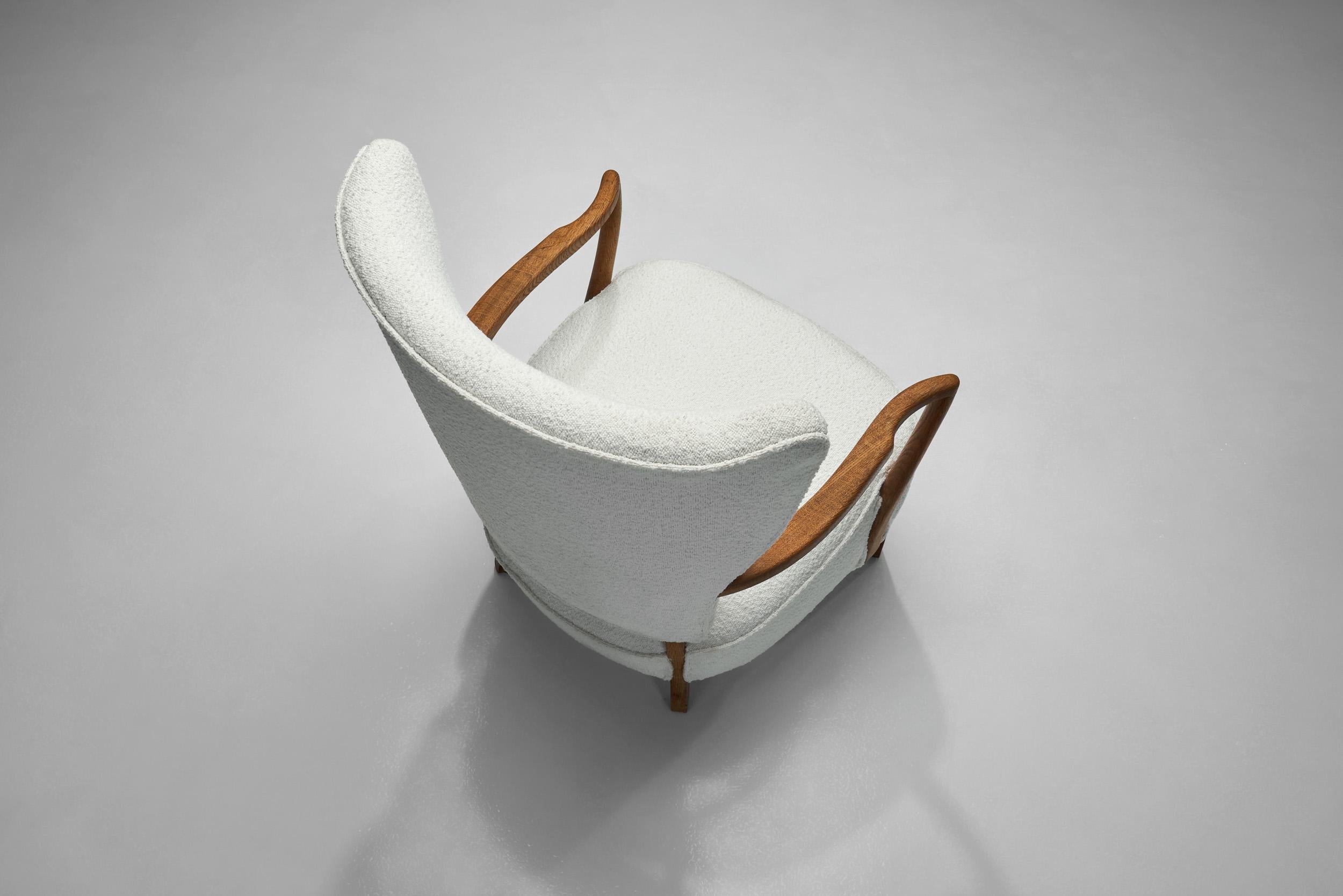 Dänischer Eichen- und Bouclé-Sessel, Dänemark um 1940 im Angebot 1