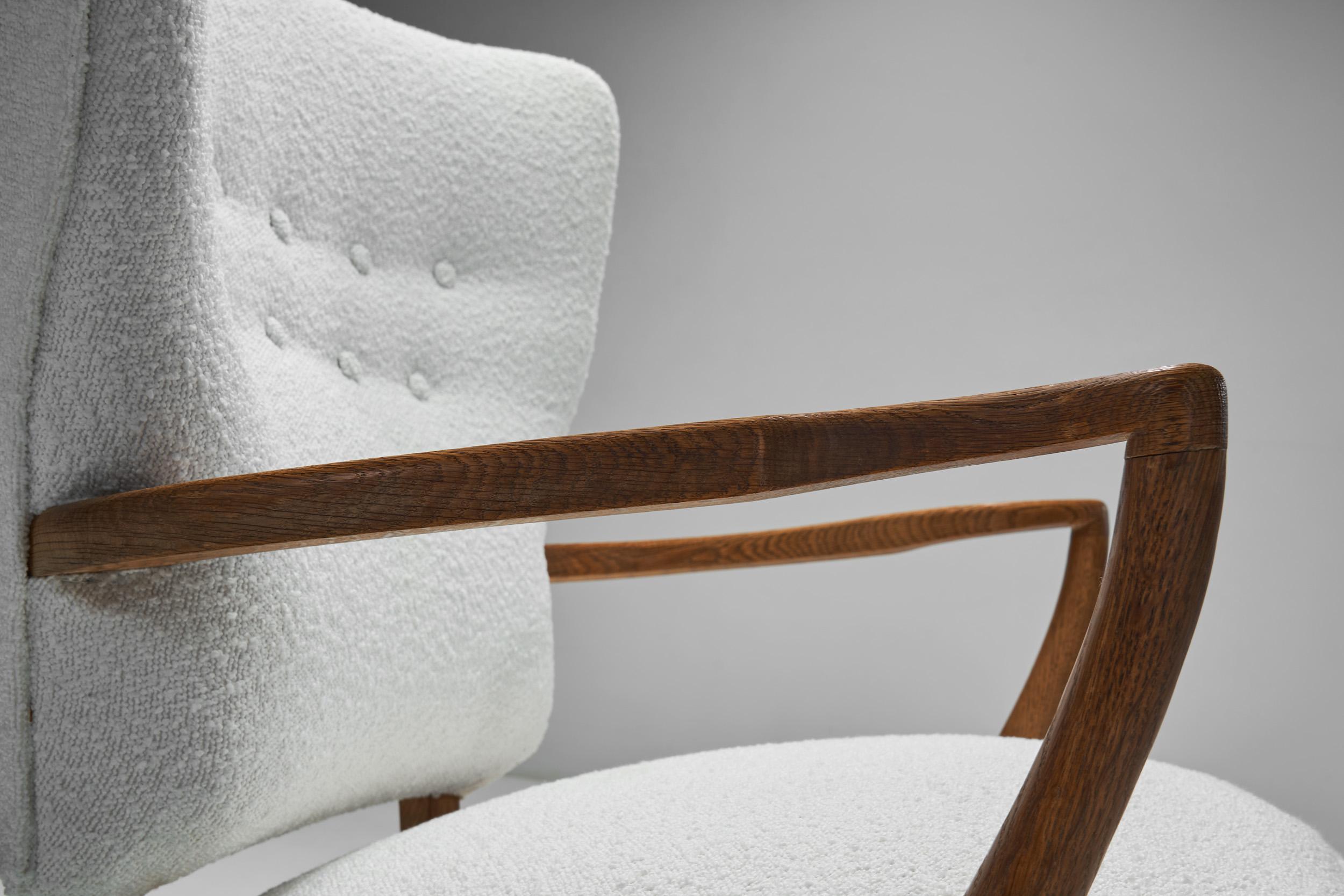 Dänischer Eichen- und Bouclé-Sessel, Dänemark um 1940 im Angebot 3