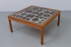 Dänischer Couchtisch aus Eiche und Kacheln von Tue Poulsen, 1960er Jahre.