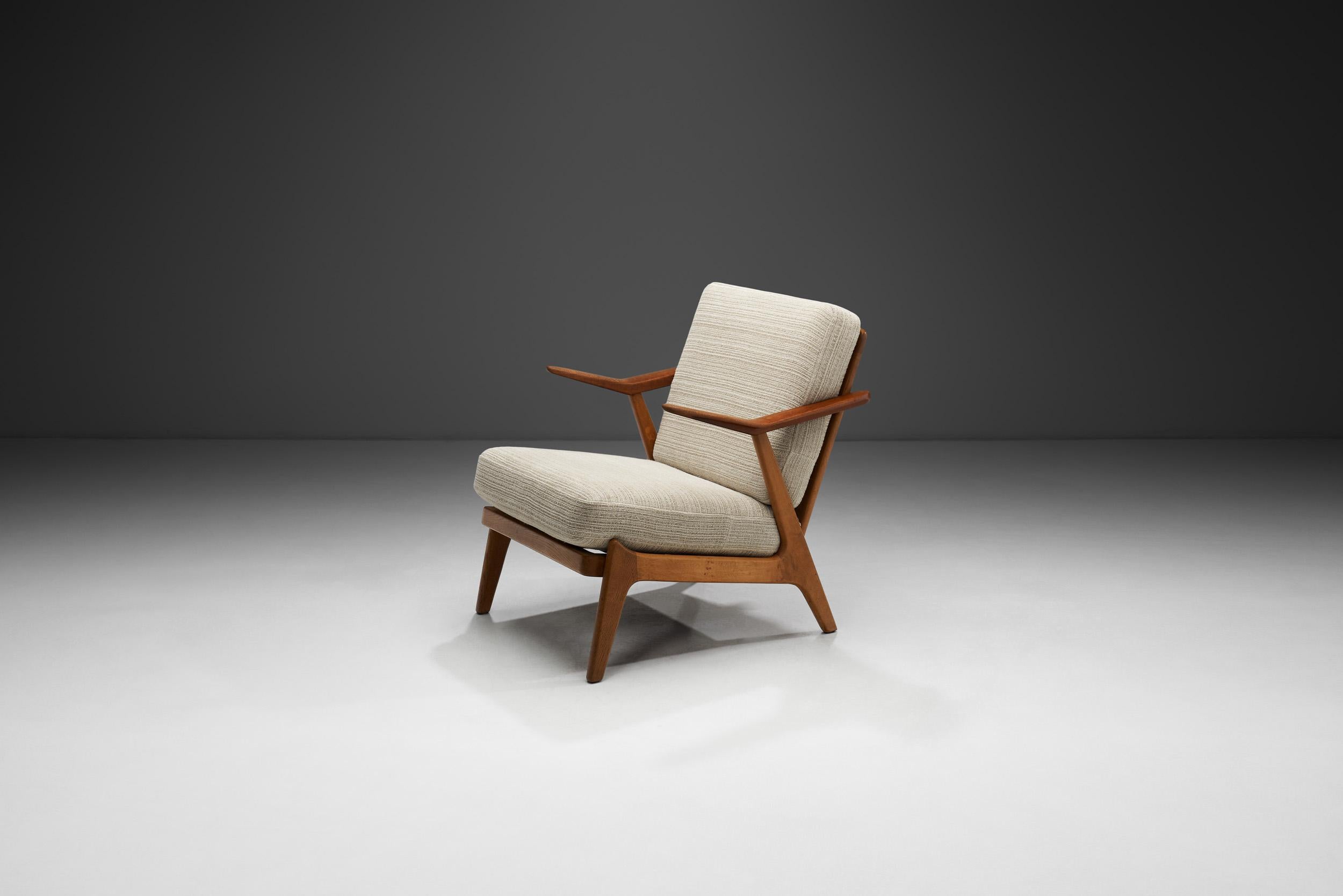 In the realm of mid-century modernism, Danish designers and manufacturers stand as exquisite exemplars of craftsmanship, embodying a timeless blend of comfort, style, and superb woodworking.

This chair’s aesthetic is elegantly expressed through