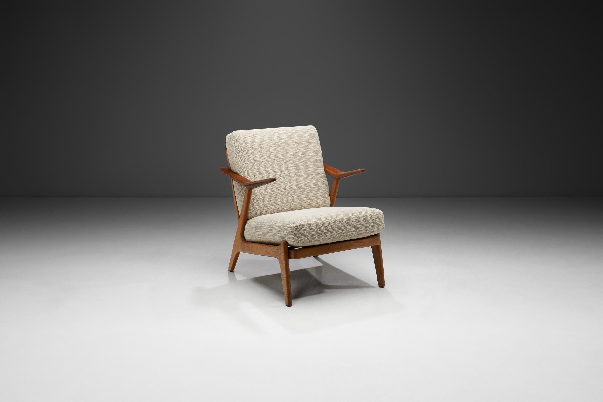 Danish Oak Armchair by H. Brockmann Petersen for Komfort, Denmark ca 1960s In Good Condition For Sale In Utrecht, NL