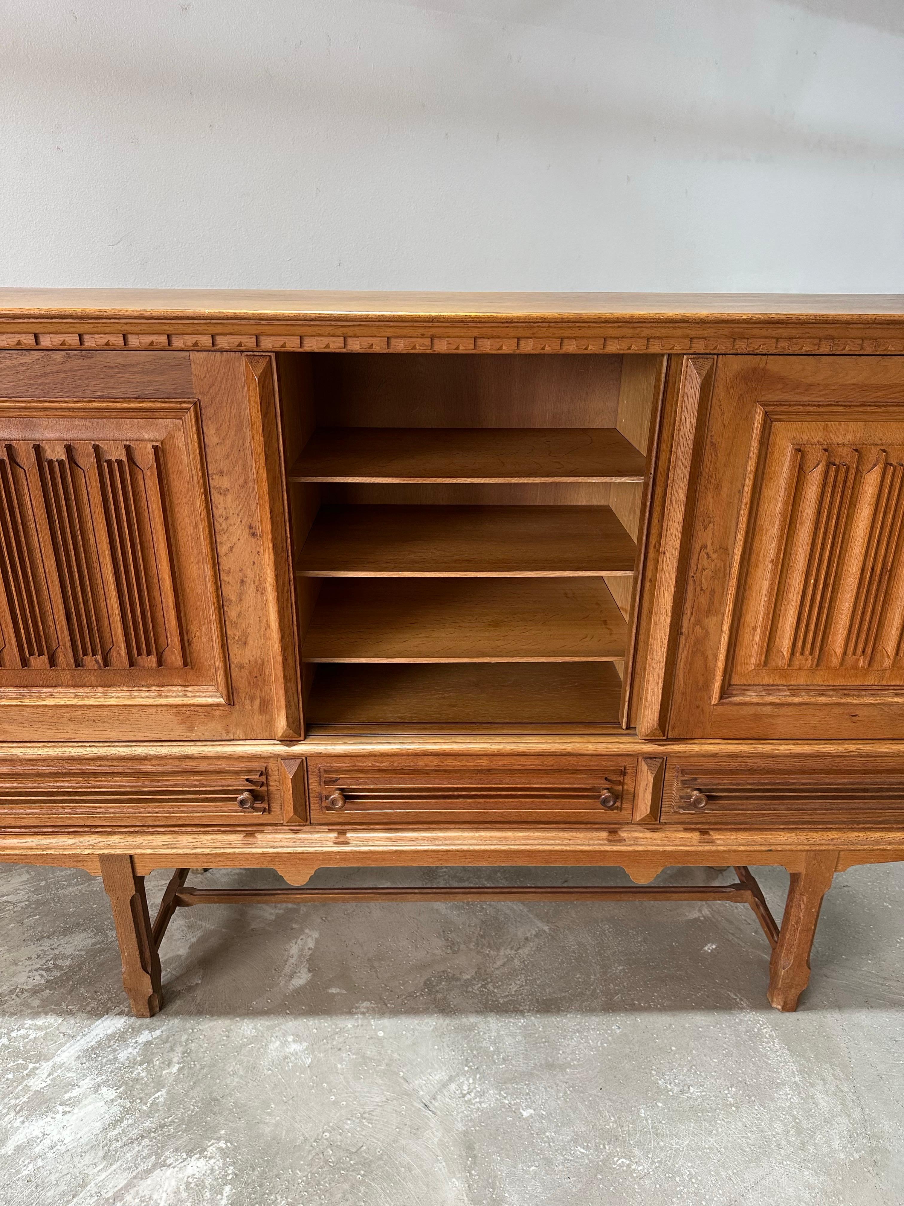 Brutalistisches Sideboard aus dänischer Eiche von Vondo Sonderborg (Dänisch) im Angebot