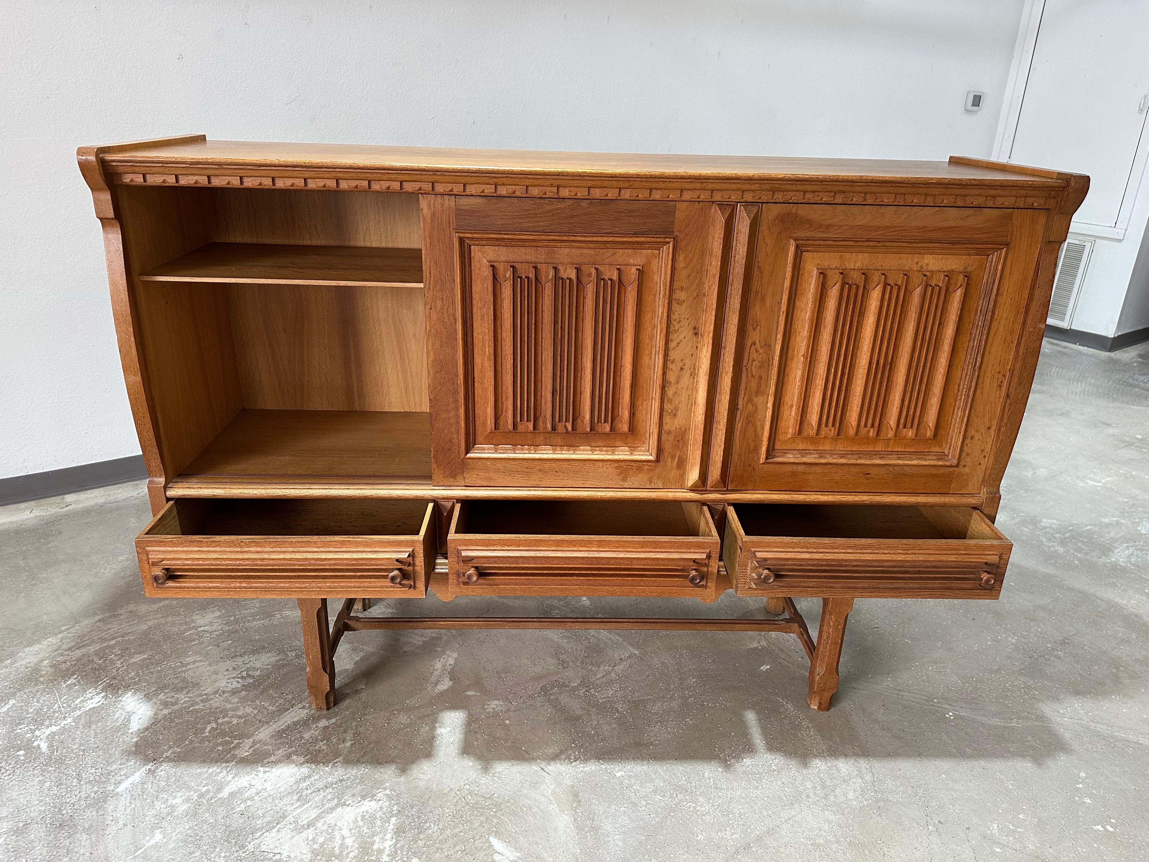 Brutalistisches Sideboard aus dänischer Eiche von Vondo Sonderborg im Zustand „Relativ gut“ im Angebot in Lutz, FL