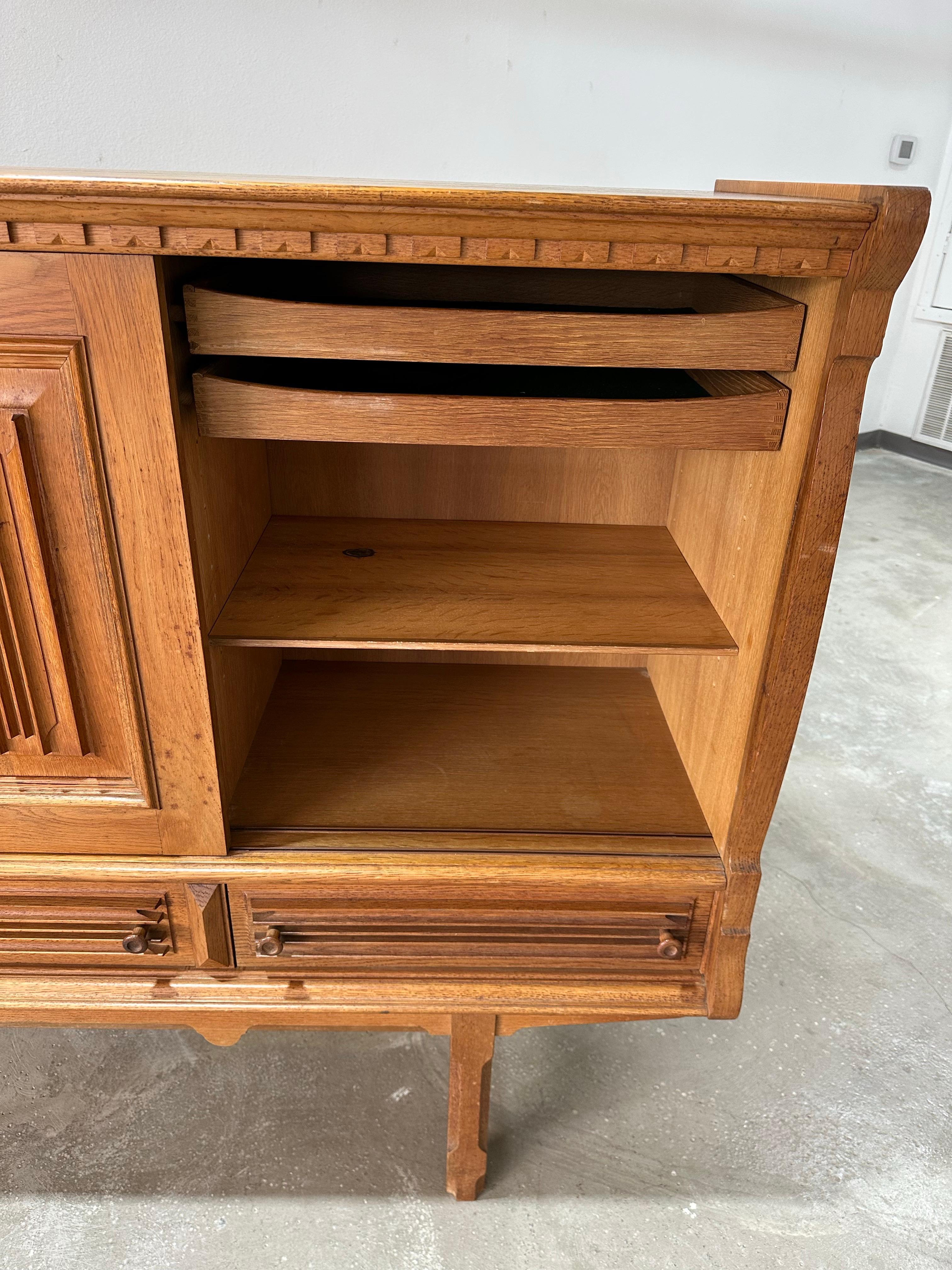 Brutalistisches Sideboard aus dänischer Eiche von Vondo Sonderborg (20. Jahrhundert) im Angebot