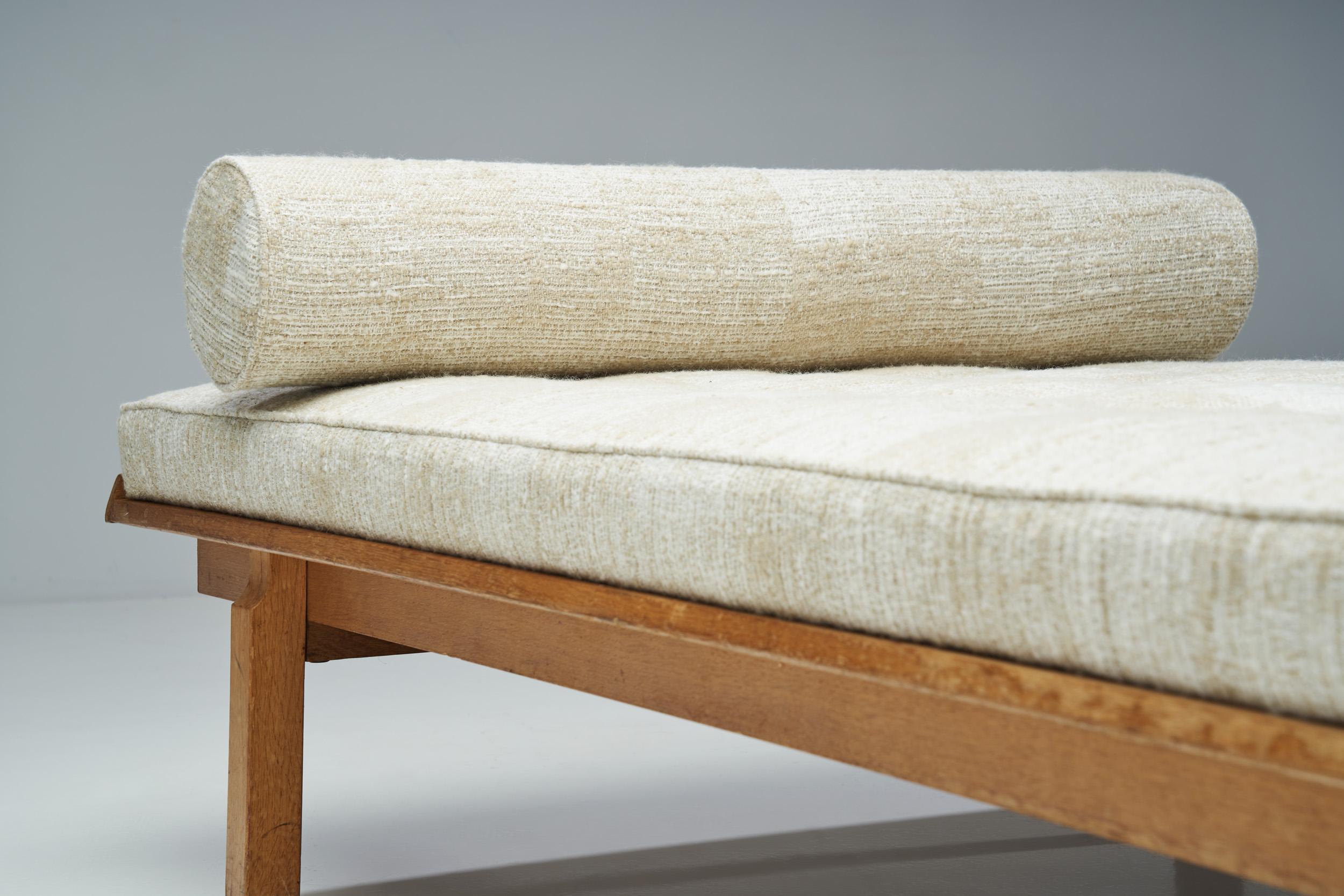 Danish Oak Daybed with Upholstered Mattress and Pillow, Denmark, ca 1950s For Sale 7