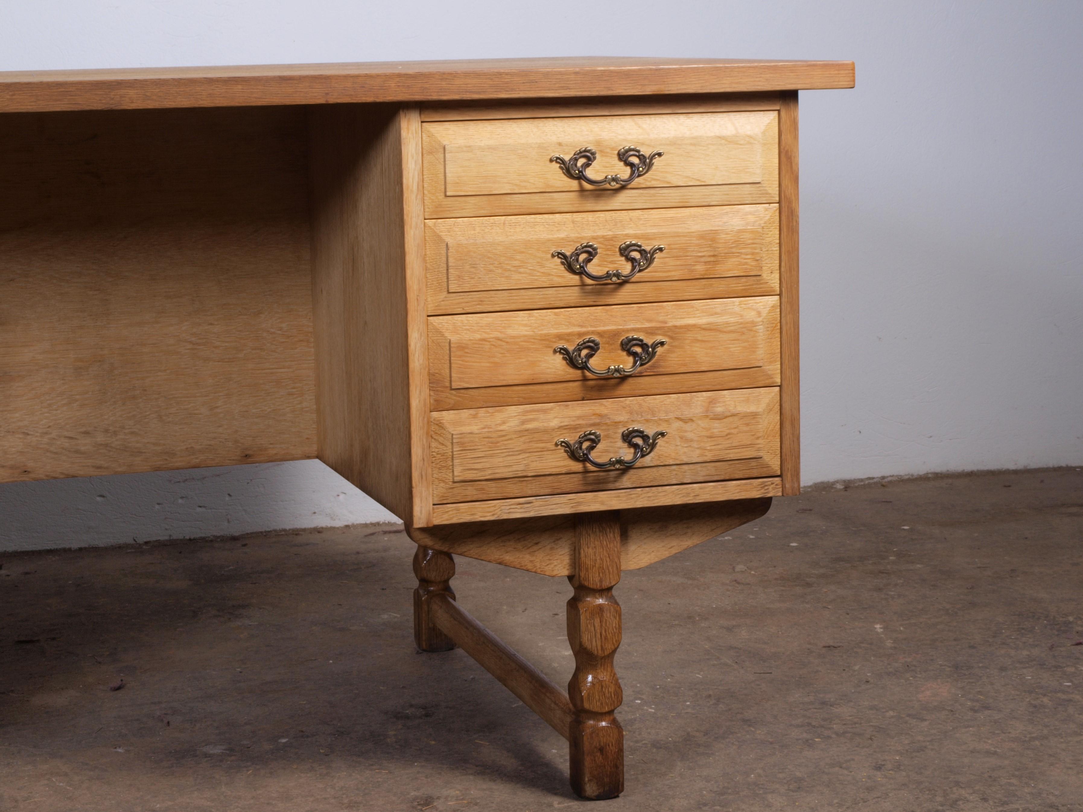 Mid-Century Modern Danish Oak Desk attributed to Henning Kjaernulf, mid-century For Sale