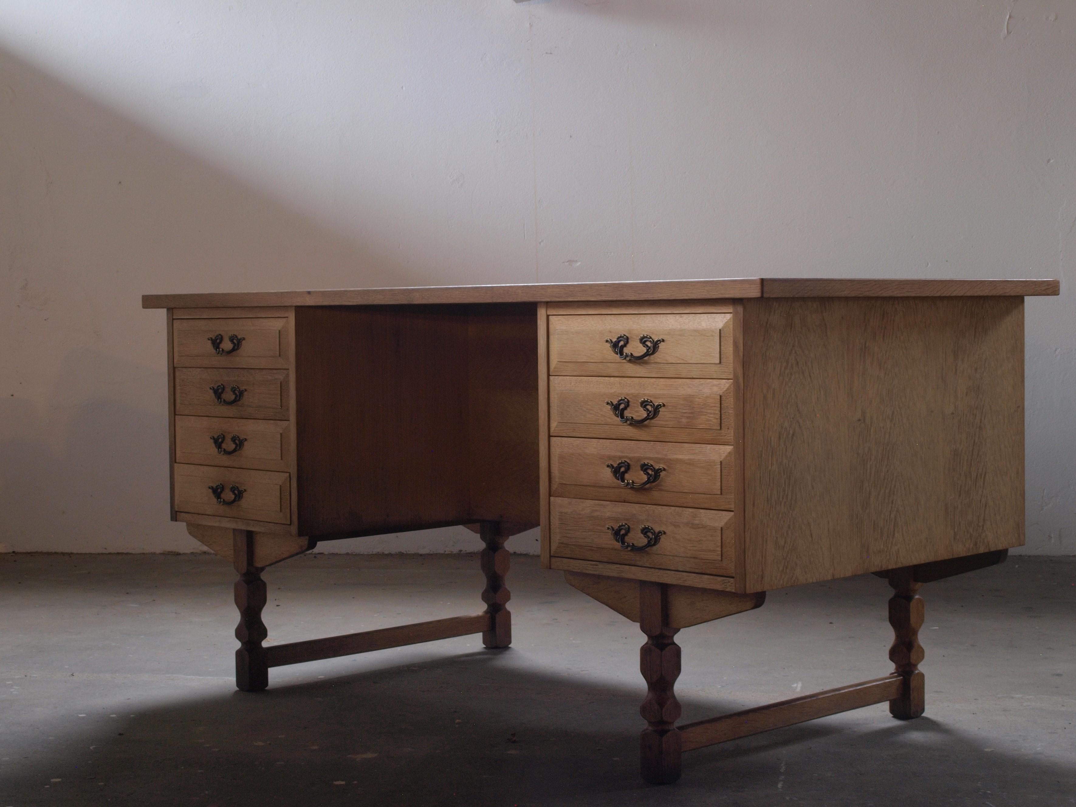 Mid-Century Modern Danish Oak Desk attributed to Henning Kjaernulf, mid-century For Sale