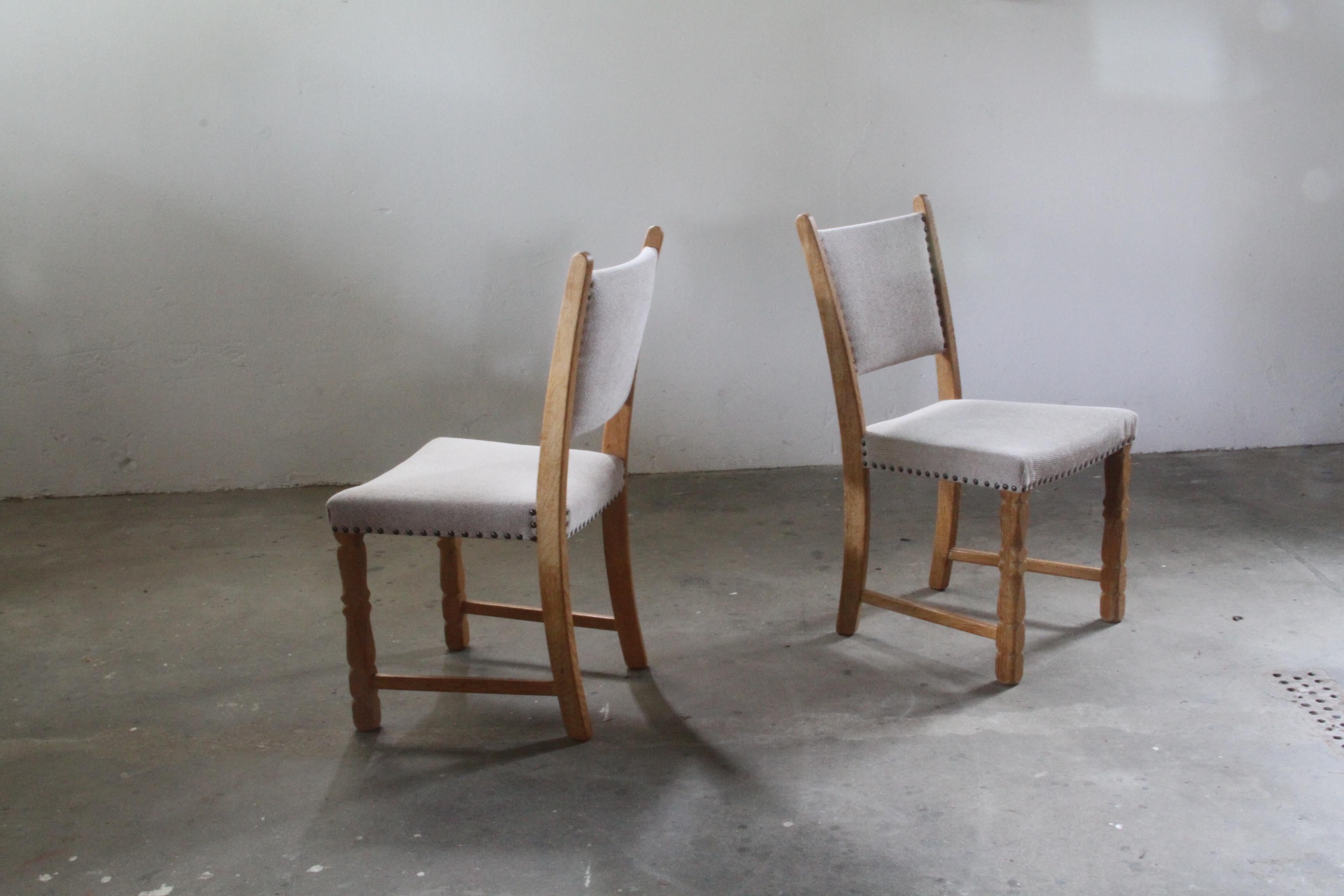 Tessuto Sedie da pranzo danesi in Oak nello stile di Henning Kjærnulf, anni '60 in vendita