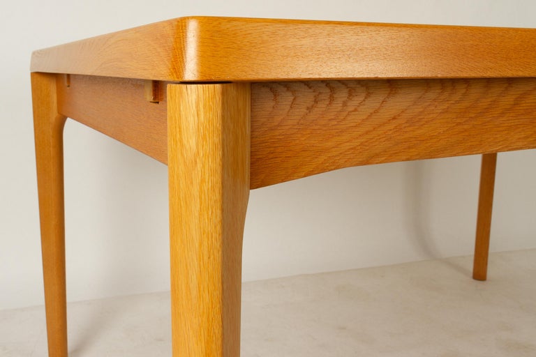 Danish Oak Dining Table by Henning Kjærnulf for Vejle Møbelfabrik ...